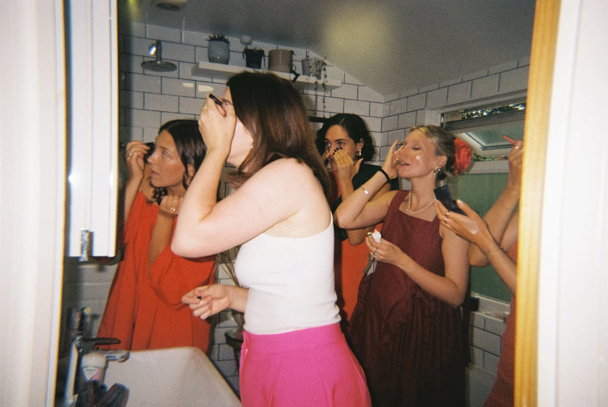 HackneyTownHall-wedding-analogue-SarahBurton-18.jpg