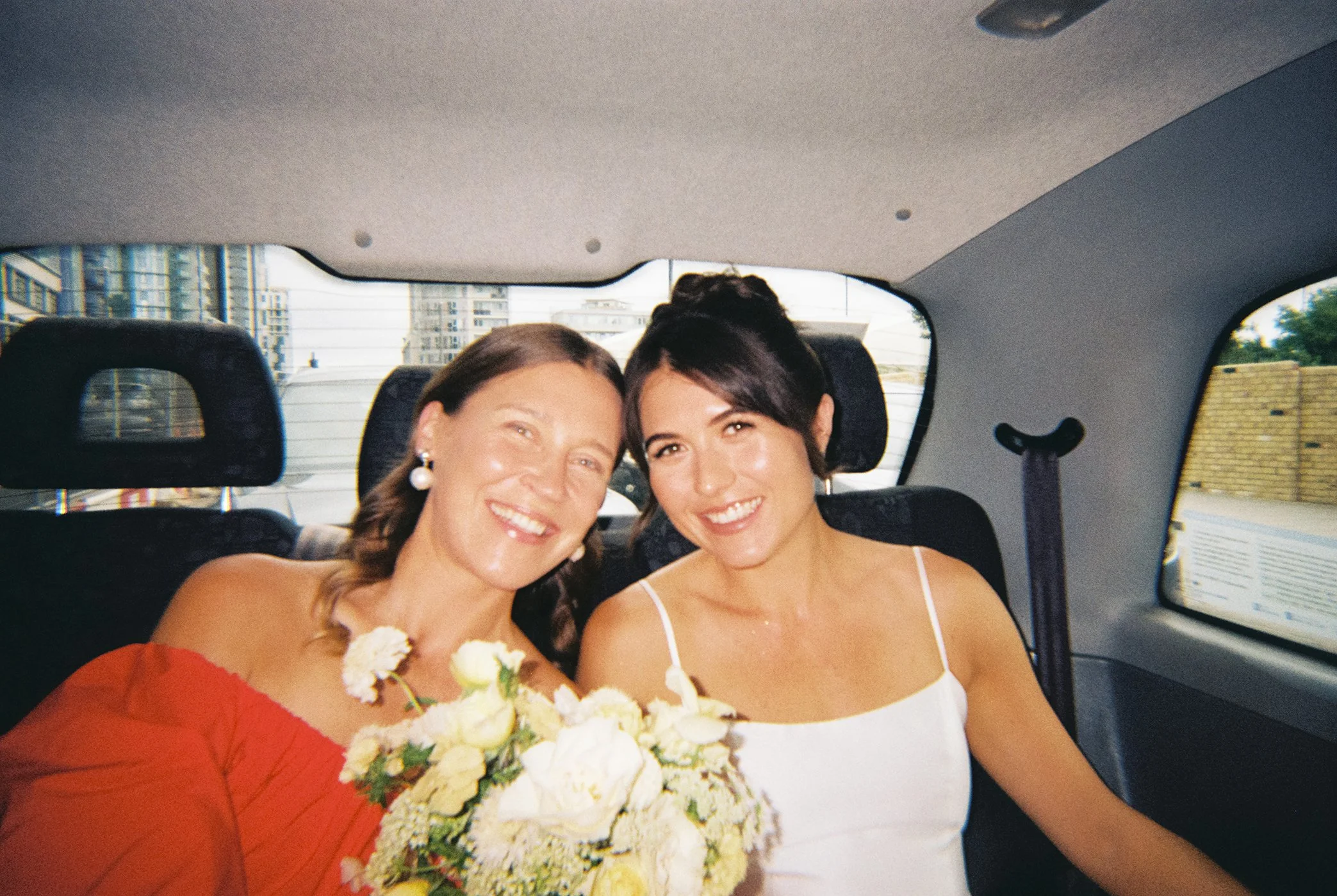 HackneyTownHall-wedding-analogue-SarahBurton-23.jpg