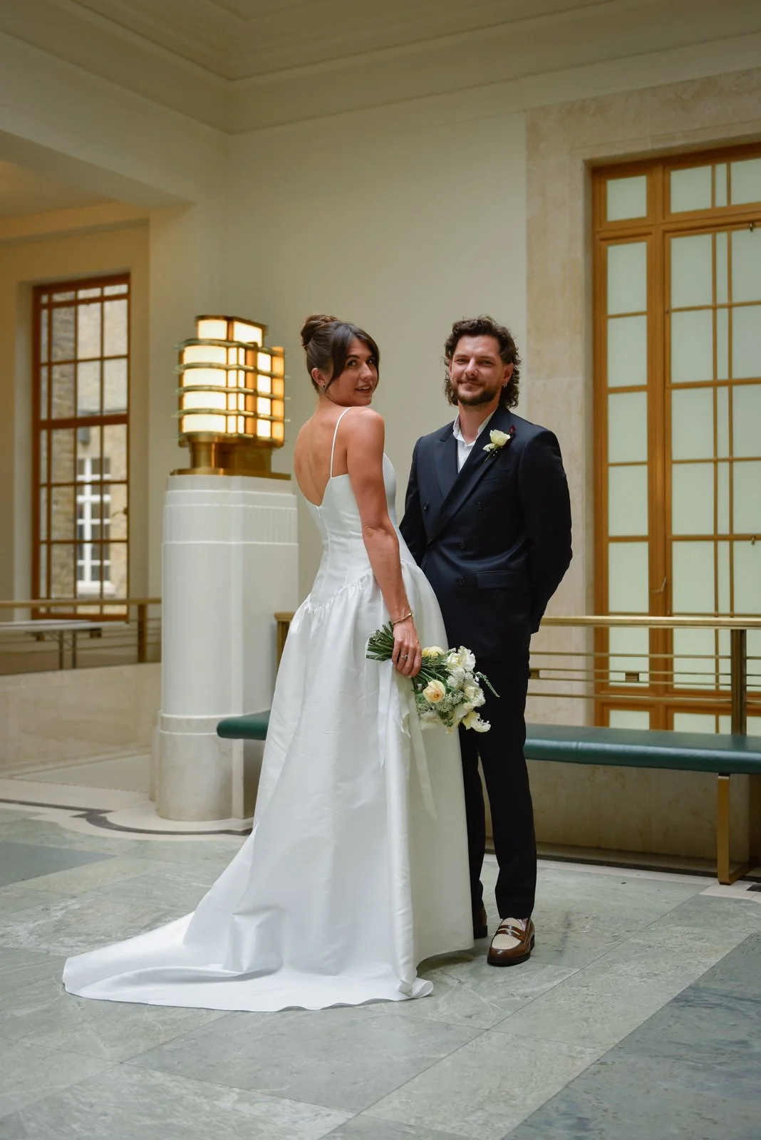 HackneyTownHall-wedding-SarahBurton-23.jpg