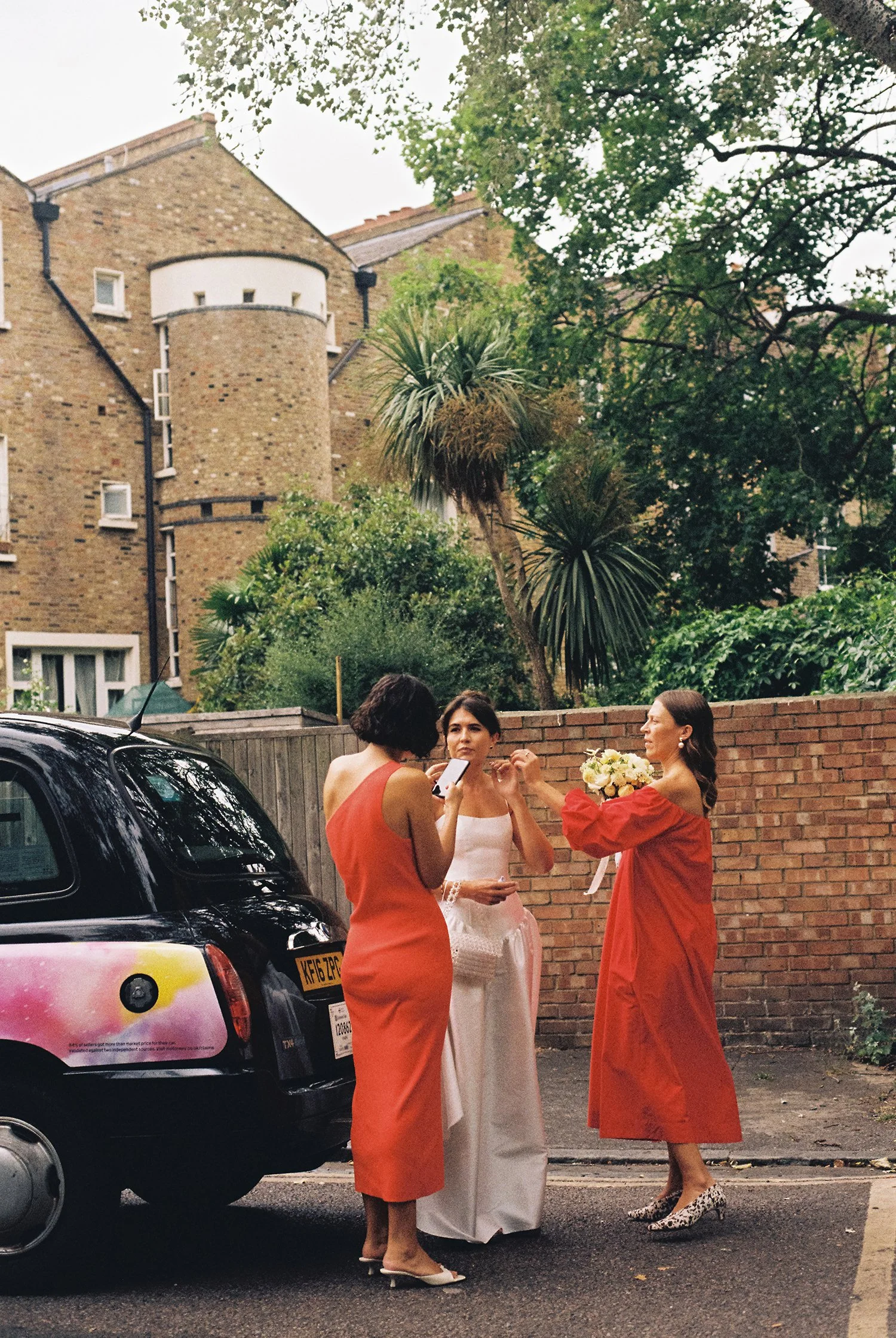 HackneyTownHall-wedding-analogue-SarahBurton-6.jpg