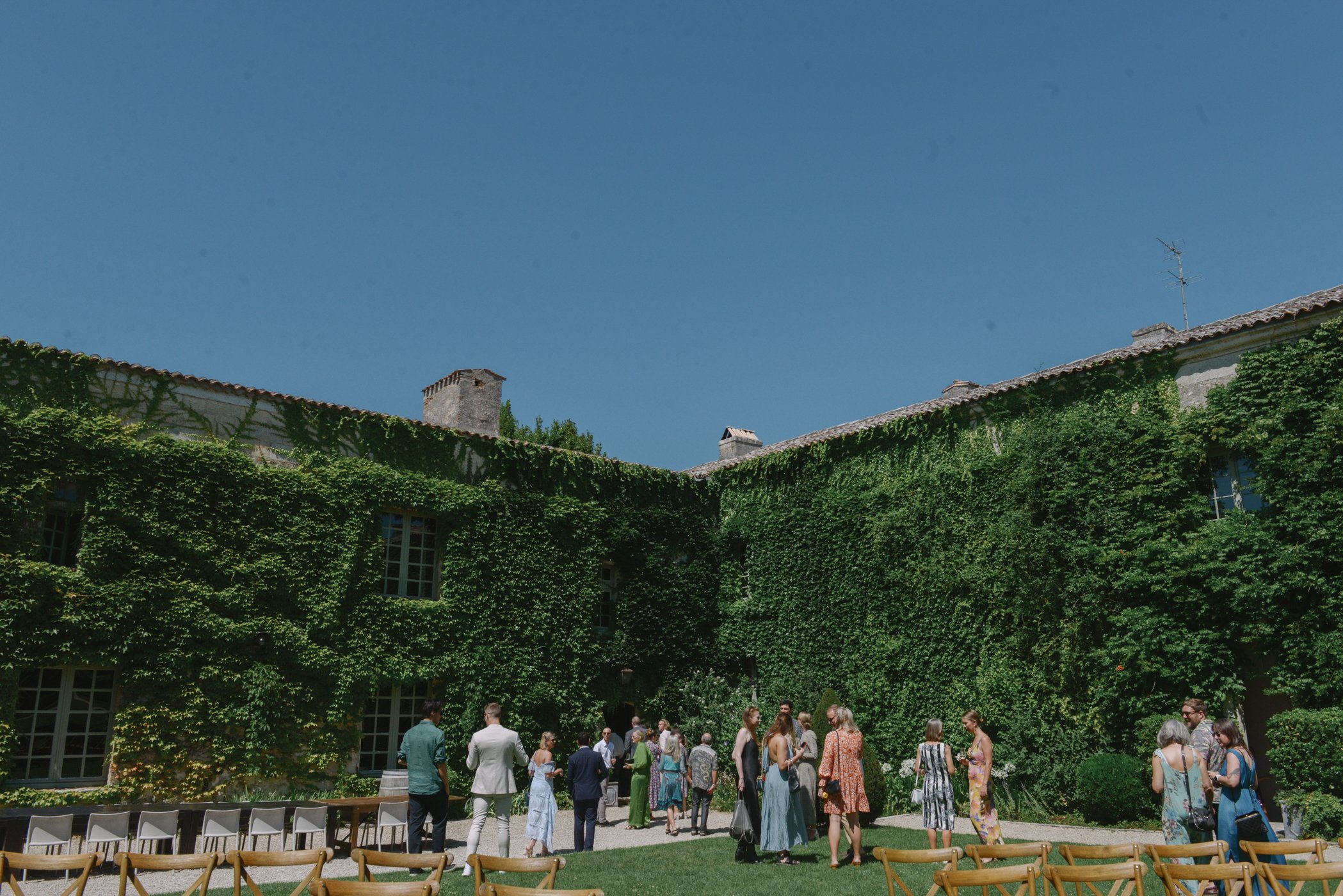 SarahBurtonWeddings_ChâteauRigaud-29.jpg