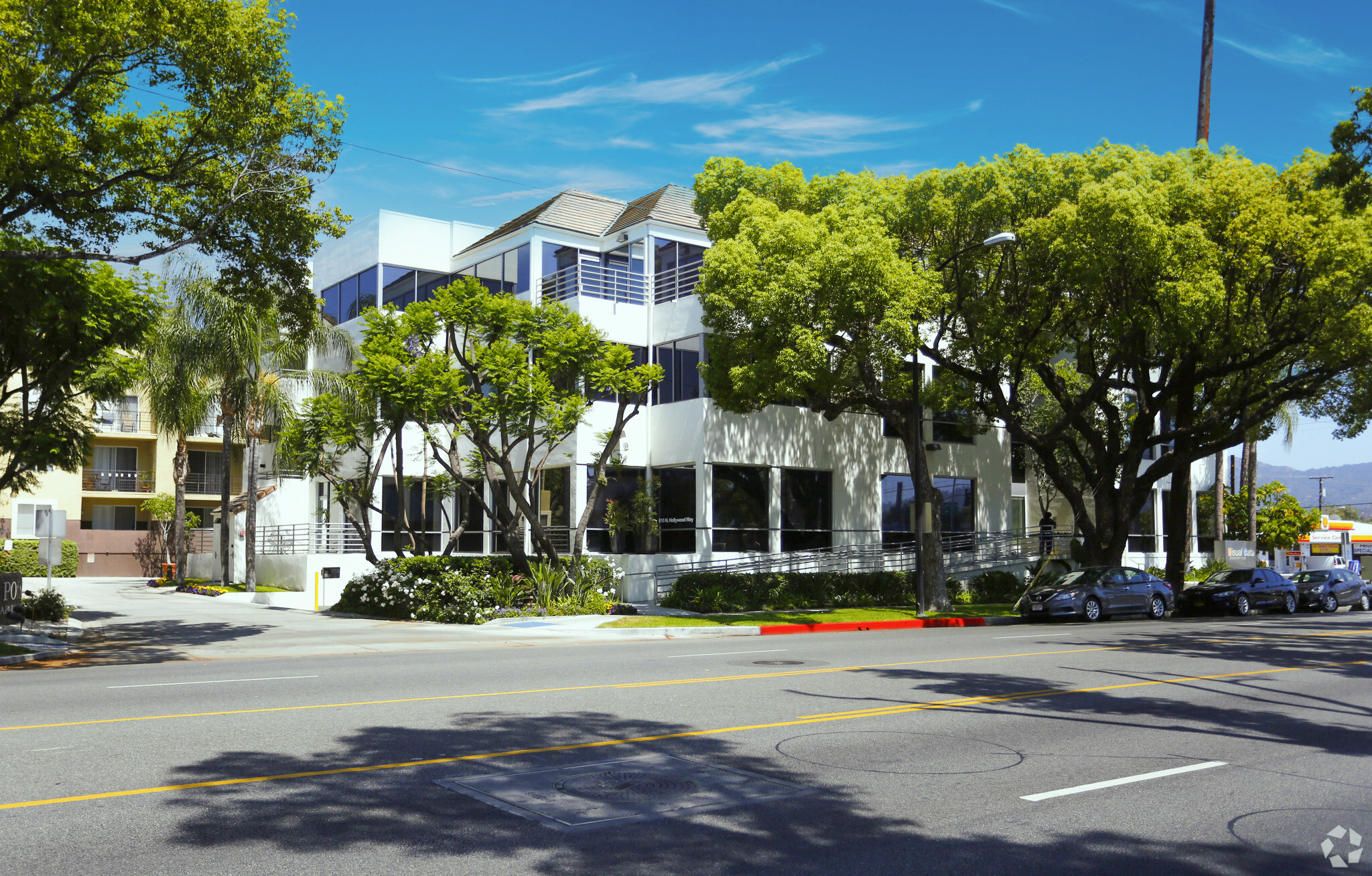 610 Hollywood Way-15.png