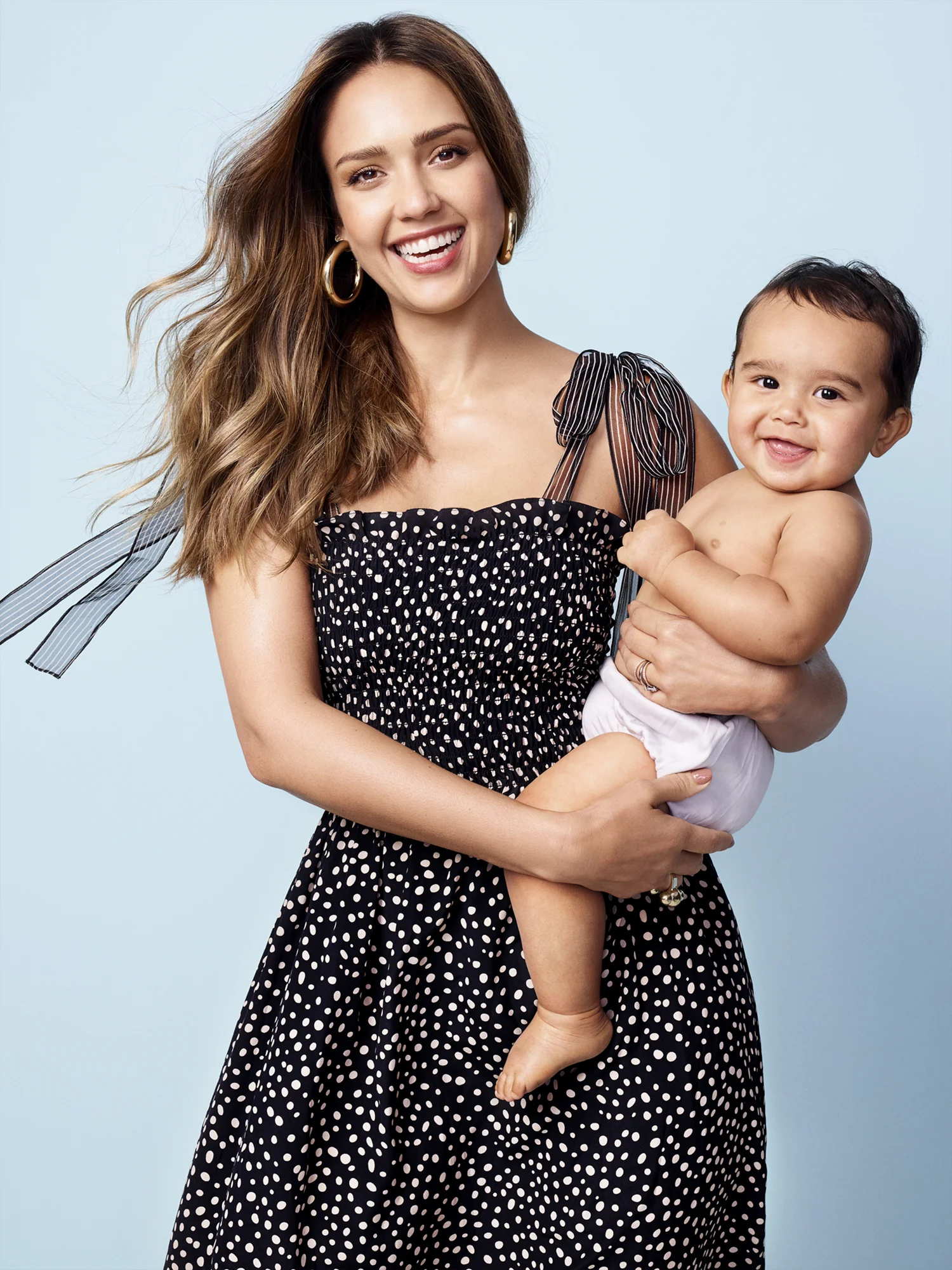 PAR1218_CELEB_JessicaAlba1_HI.jpg