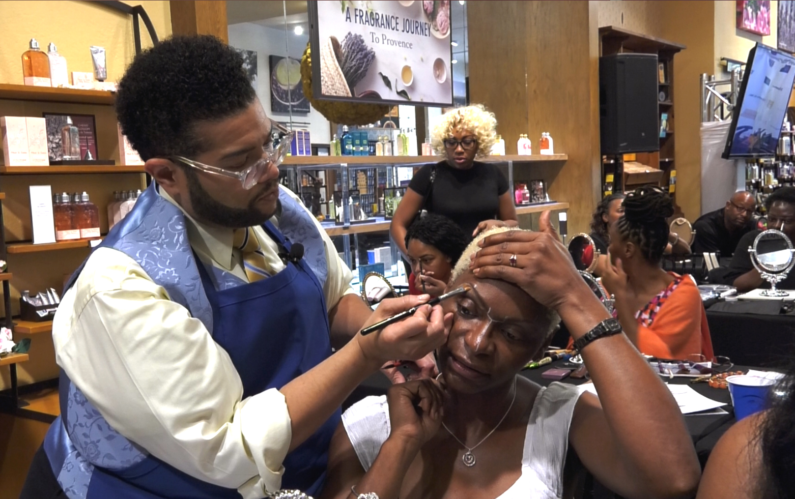 Celebrity Make Up Artist Derrick Rutledge - Teaching PYP Master Class In Make Up Application