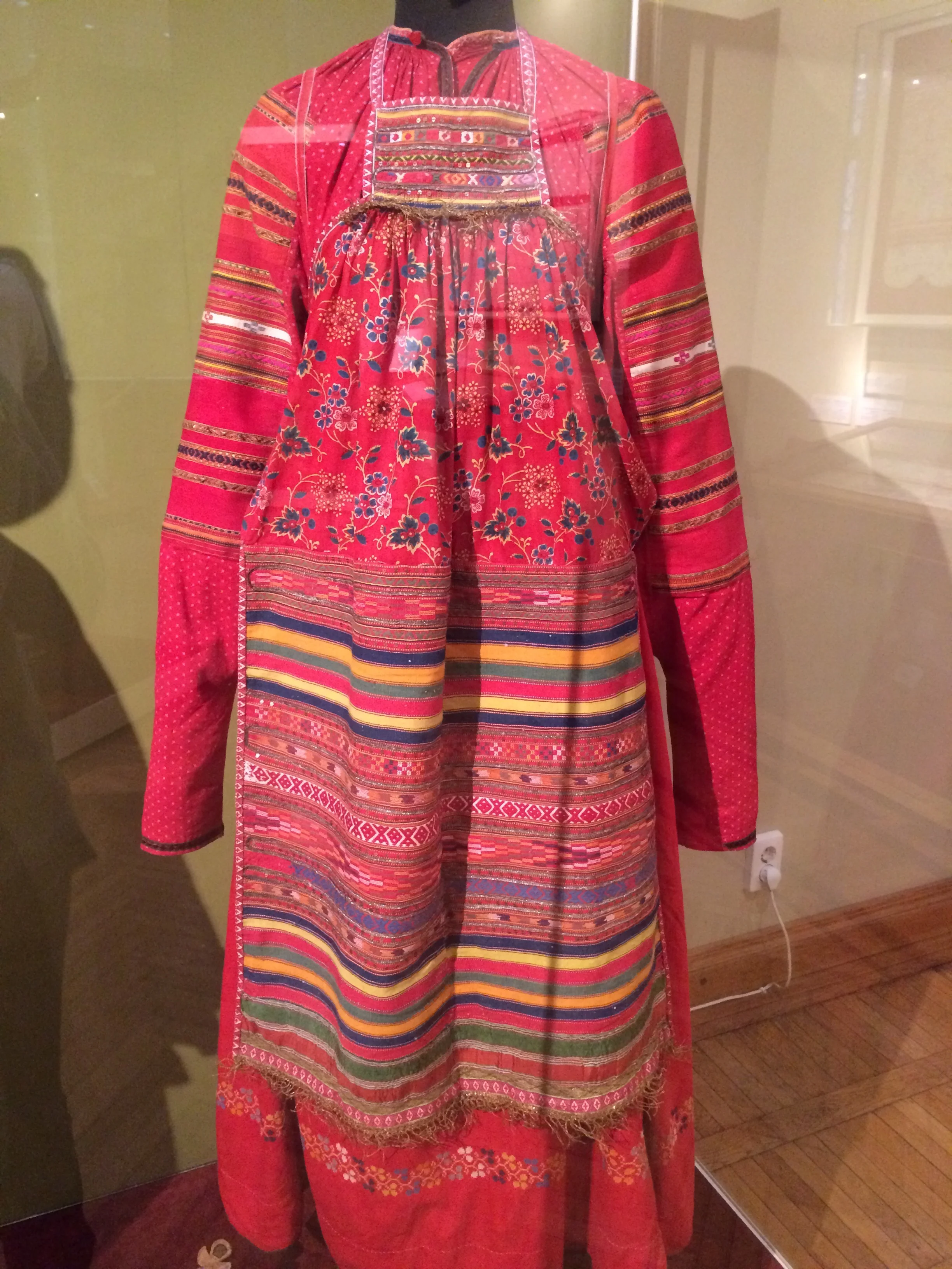 The weaving patterns on this Muscovite dress inspired my quilting. I took this photo at the Museum of Decorative-Applied and Folk Art, in Moscow 2017.