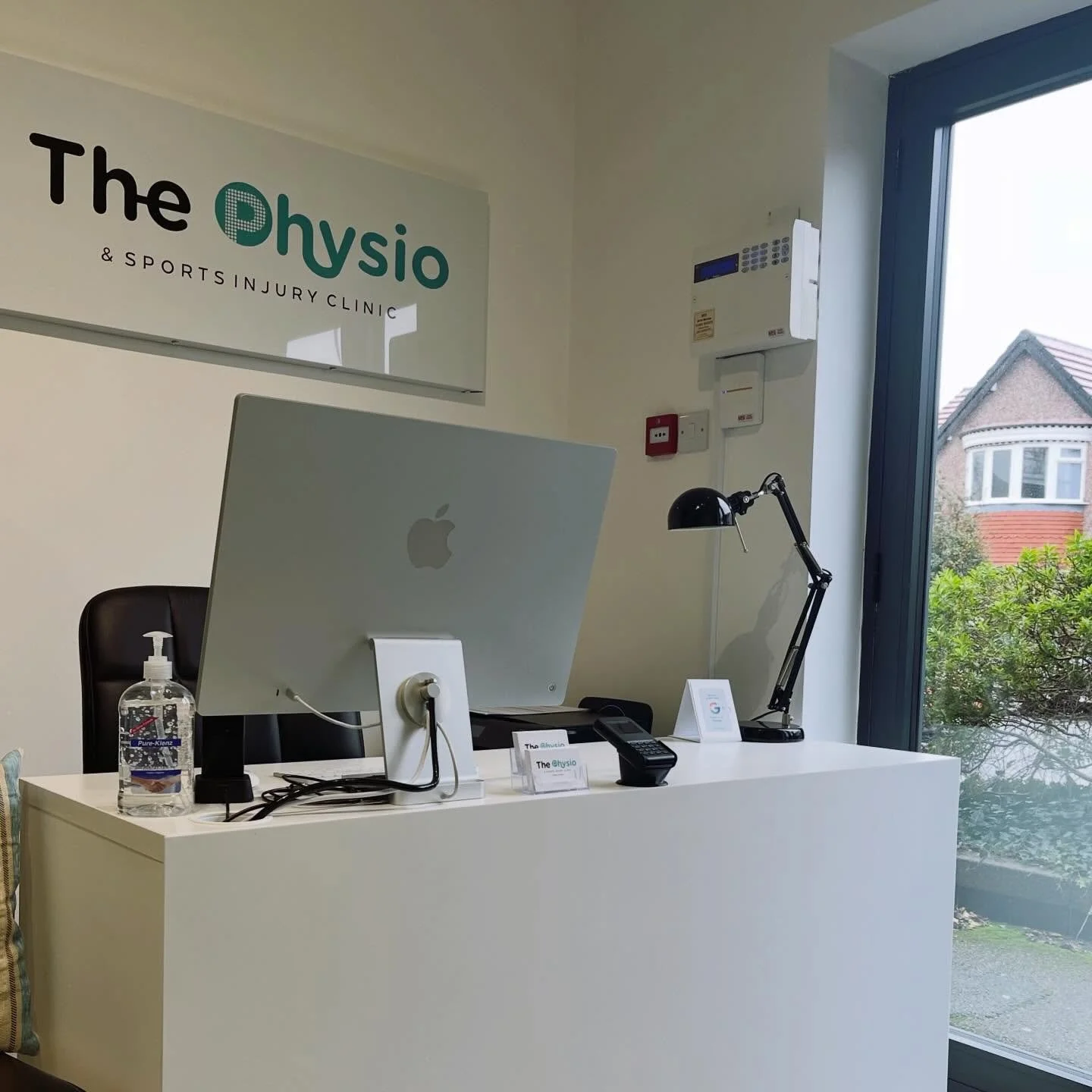 Finishing off a rainy Saturday clinic today. 
Next week we have a Busy week before half-term, so book in early if you to secure a session! 

☎️ 01492 545291
Or
🔗 Link in bio to book online
@physioandsportsinjuryclinic 
.
.
#physio #physioandsportsin