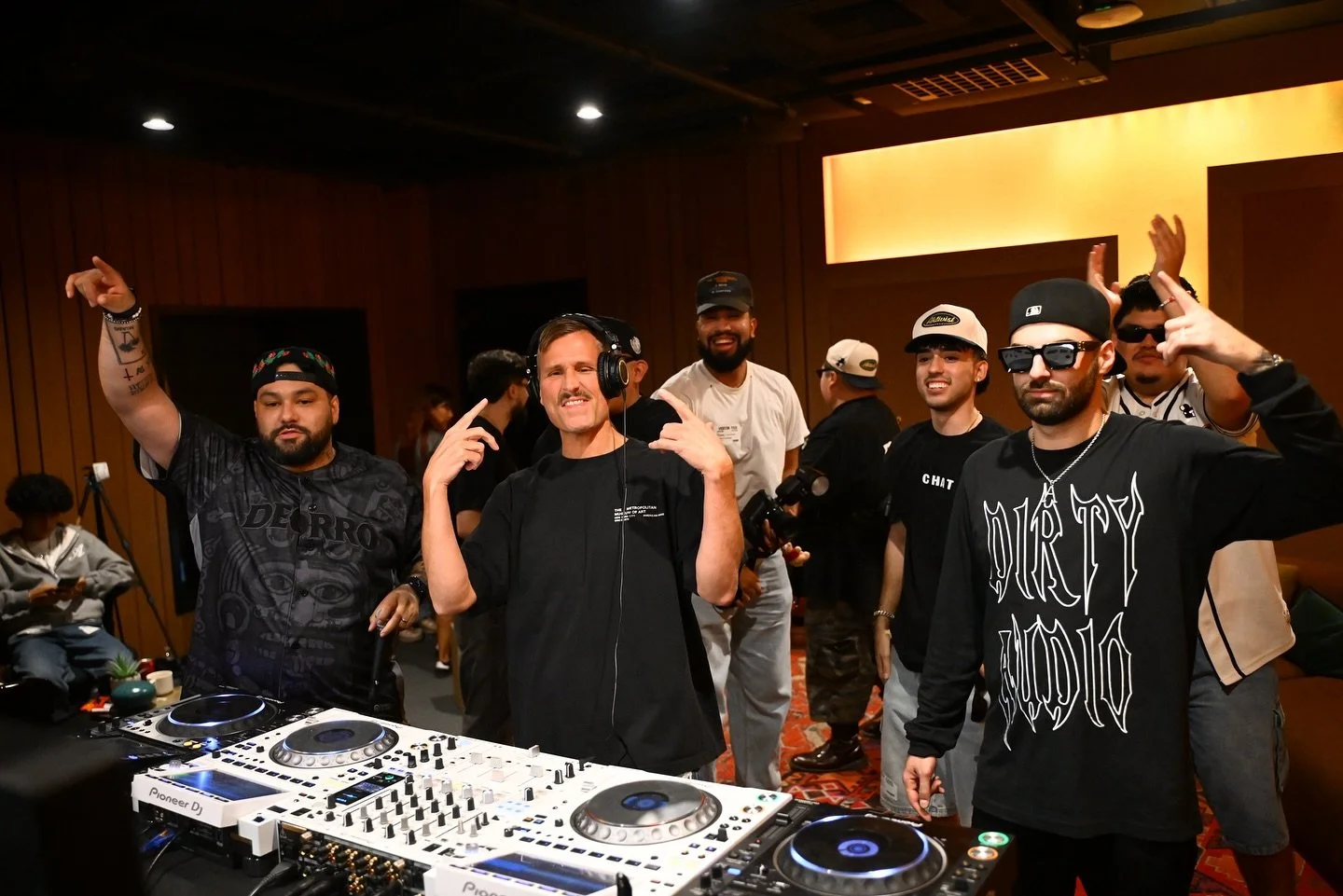 Shoutout to @deorro for having me be part of this fundraiser and to everyone who tuned in @twitch @amazonmusic 🙌 Over $10K raised for those affected by ICE raids 🔥 @kaskade @dillonfrancis @jstjr @bolothedj @theclosefriendsonly @8onthebeat @zoofunkt