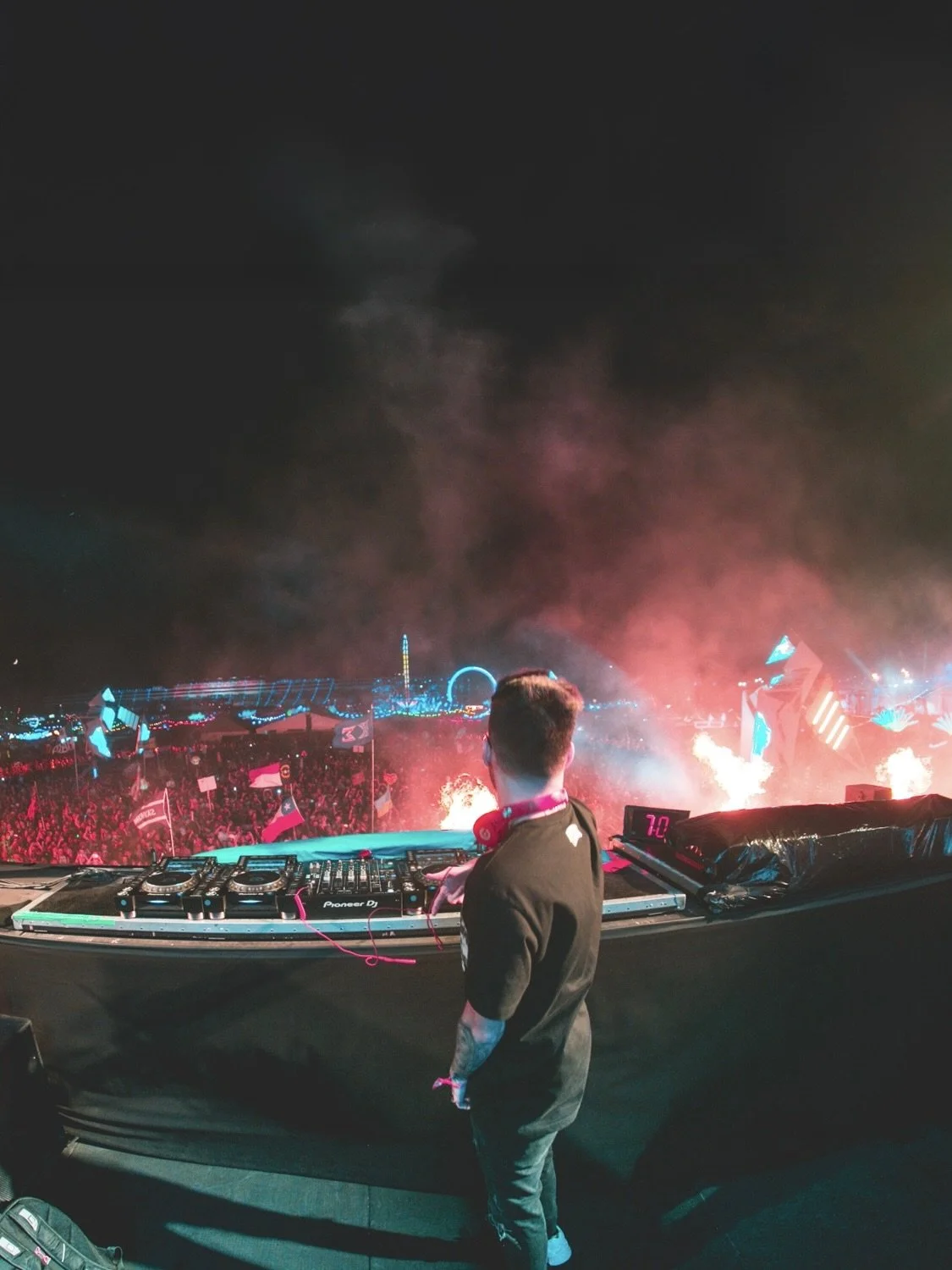 EDC LAS VEGAS TONIGHT!! 
10:15-11:15pm YEEDC Stage @edc_lasvegas