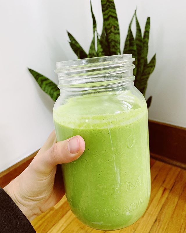 Inspired by @leannanasberg.fit fave green smoothie. Here&rsquo;s my pick-me-up today:
3 handfuls spinach or baby kale
1/2 frozen banana
1/2 cup pineapple chunks @chasorganics 
3 tbsp Hemp Hearts @manitobaharvest 
1 cup coconut water
2 tbsp coconut bu