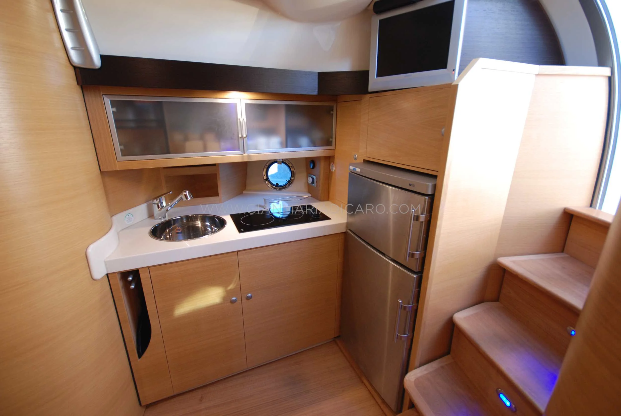 cranchi-mediterranee-43-hard-top-ht-papajena-for-sale-13.jpg