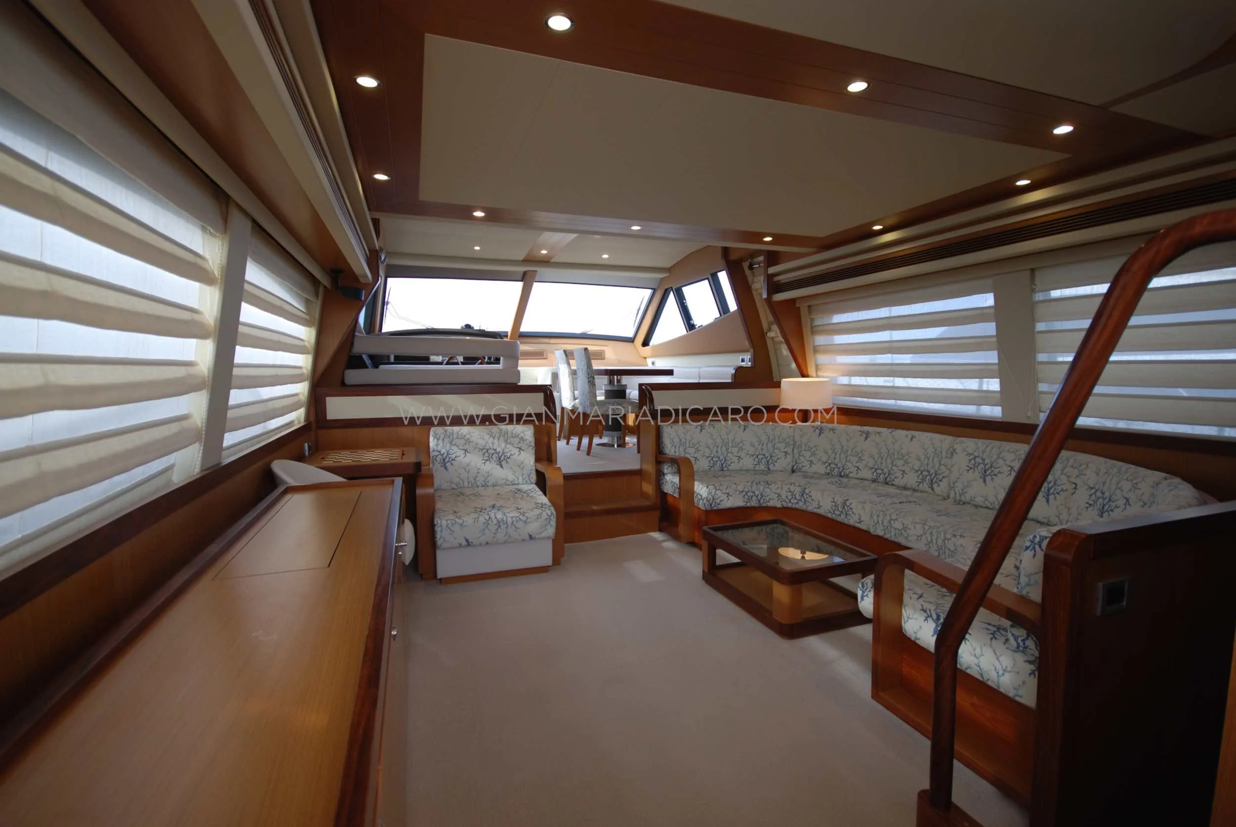 ferretti-altura-690-okabe-for-sale-6.jpg