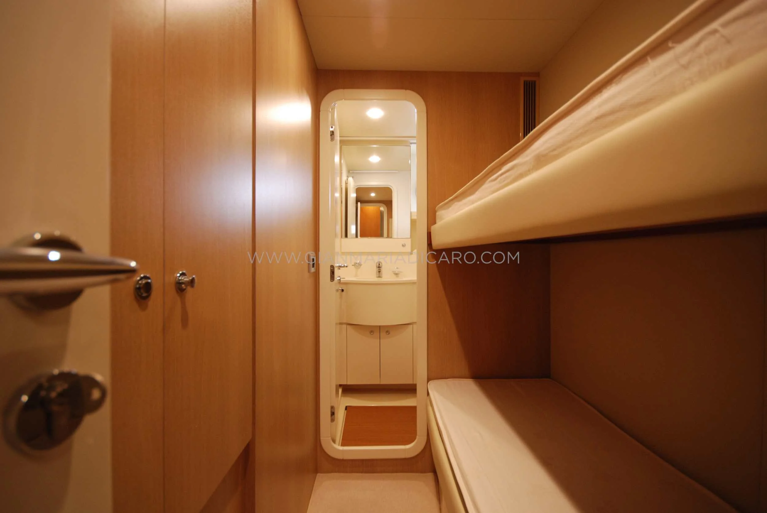 ferretti-altura-690-okabe-for-sale-12.jpg