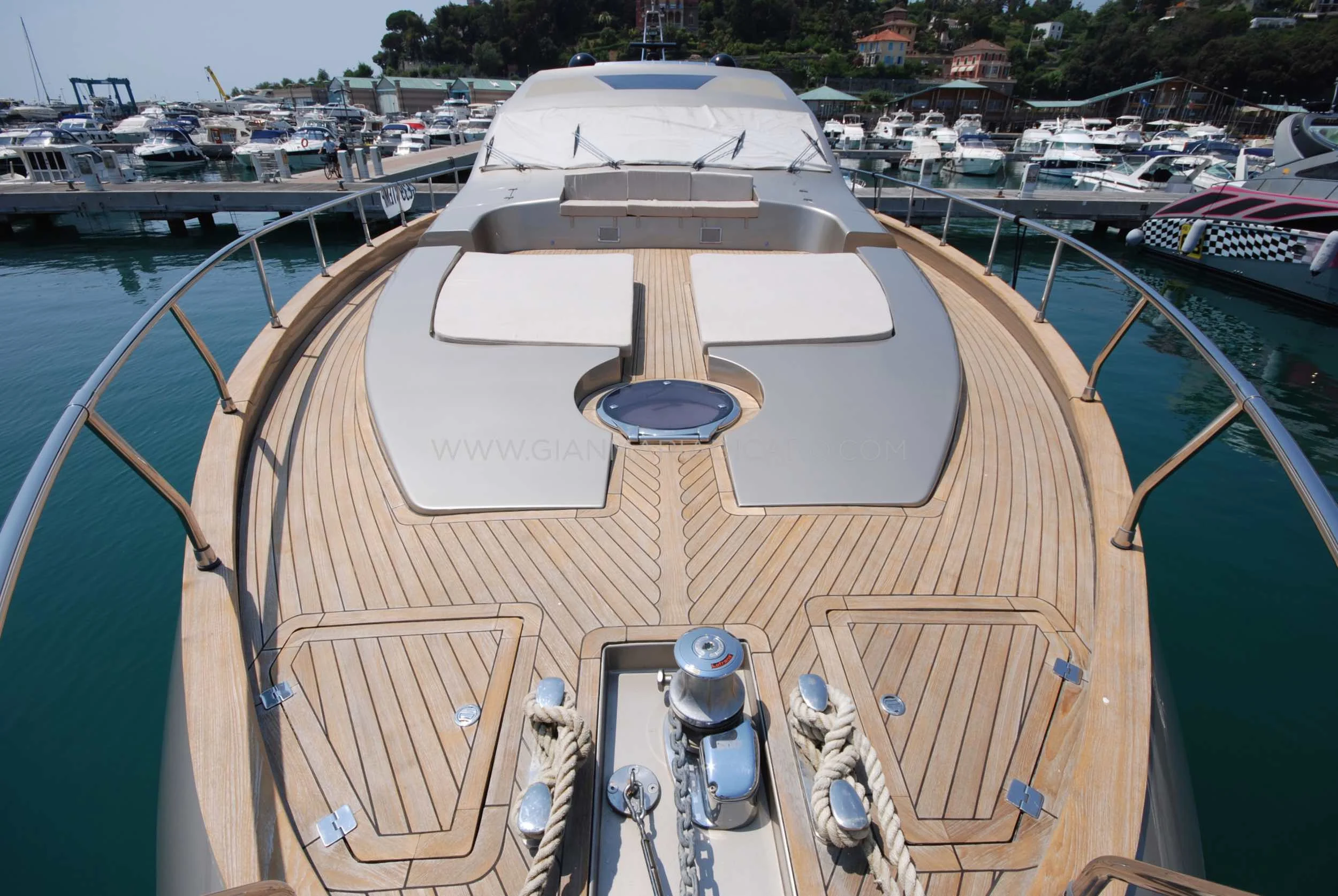italian-yachts-jaguar-80-miss-11-for-sale-6.jpg