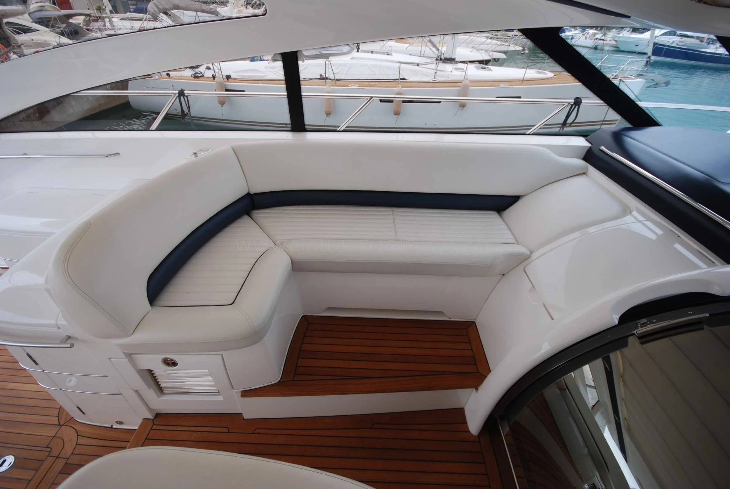 princess-yachts-v58-maestro-di-vita-for-sale-12.jpg