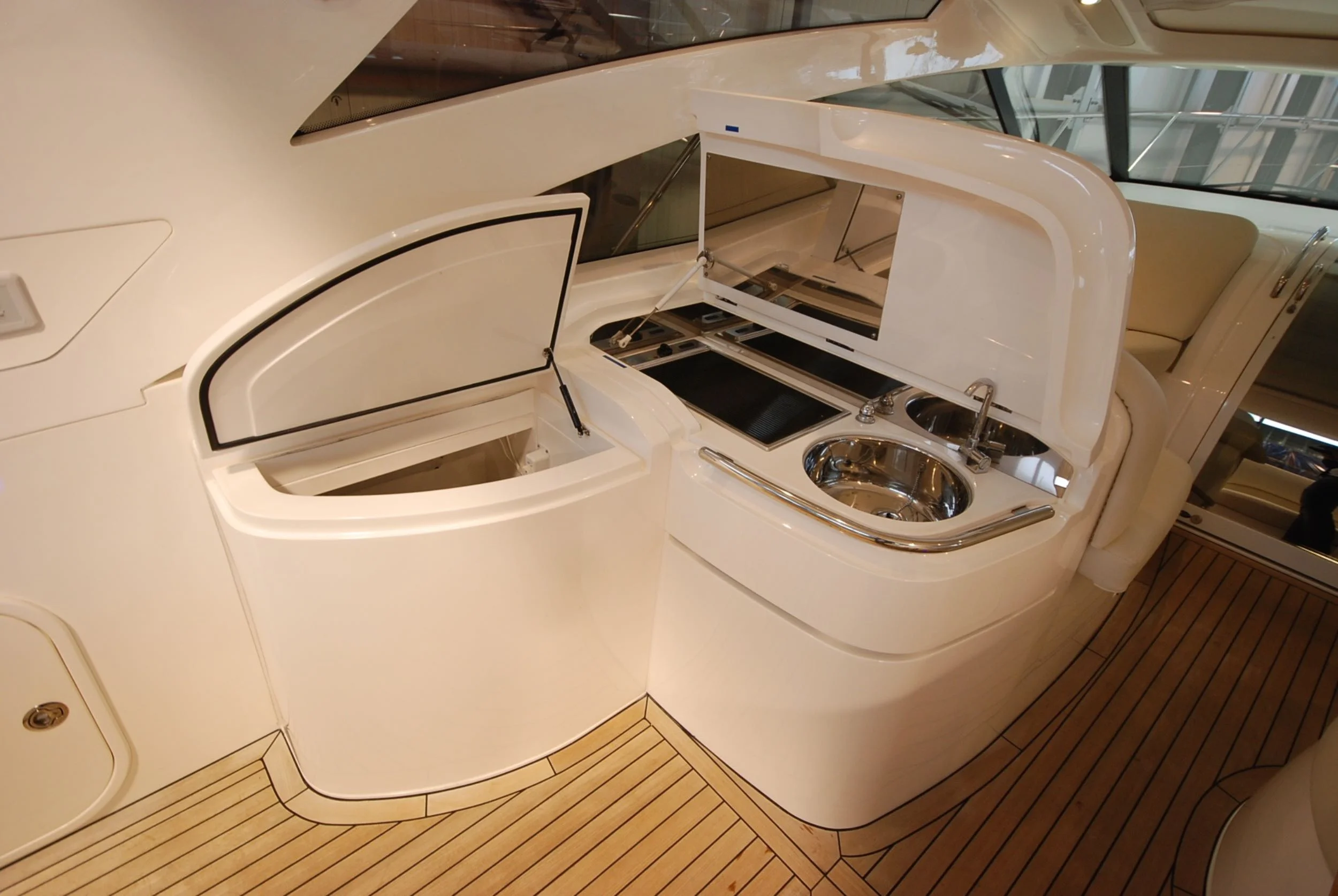 princess-yachts-v58-maestro-di-vita-for-sale-7.jpg
