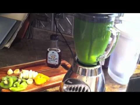 How to blend a green drink (Copy)