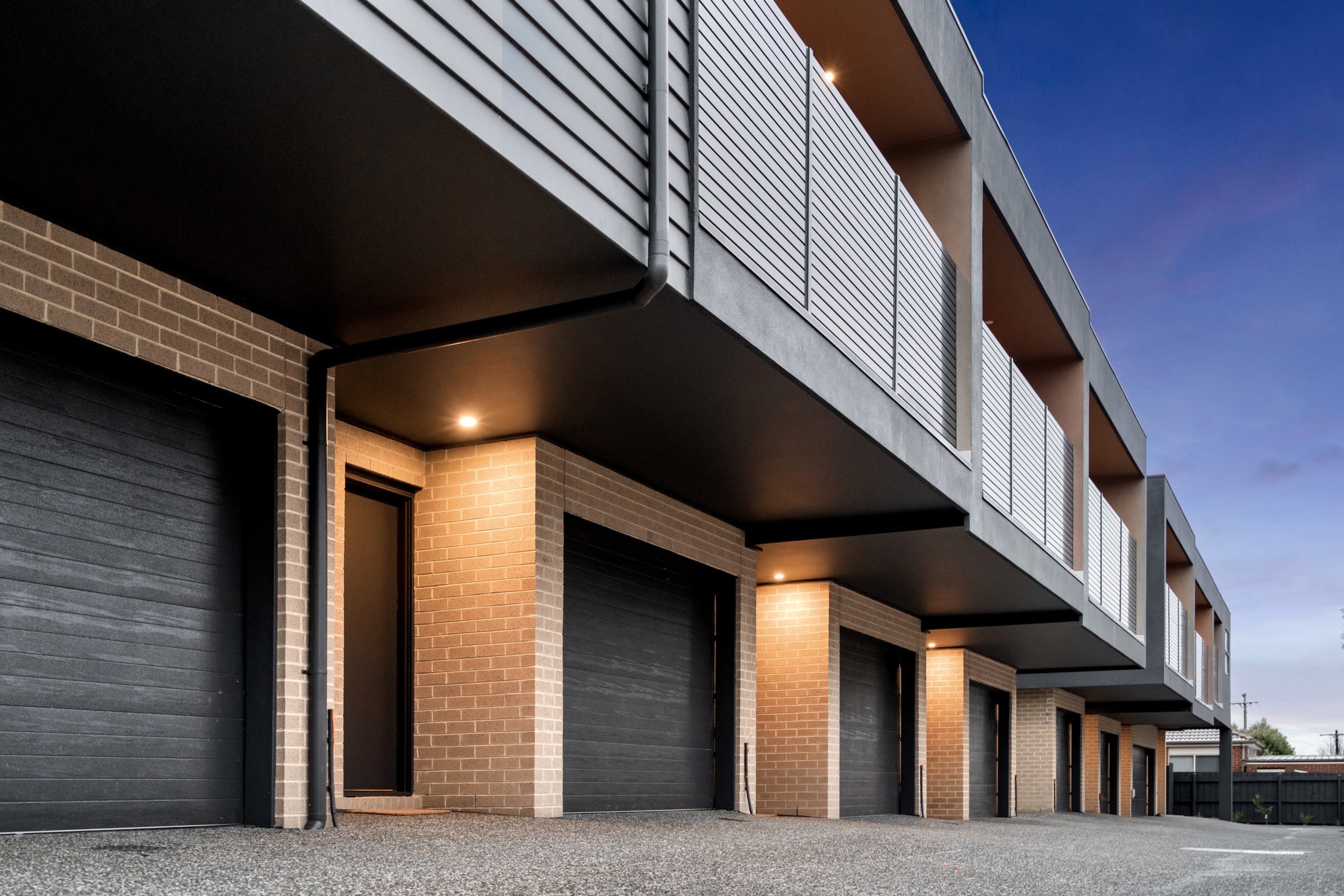 Outside_019_Driveway_Gravel_14_Deschamps_St_Lilydale.jpeg