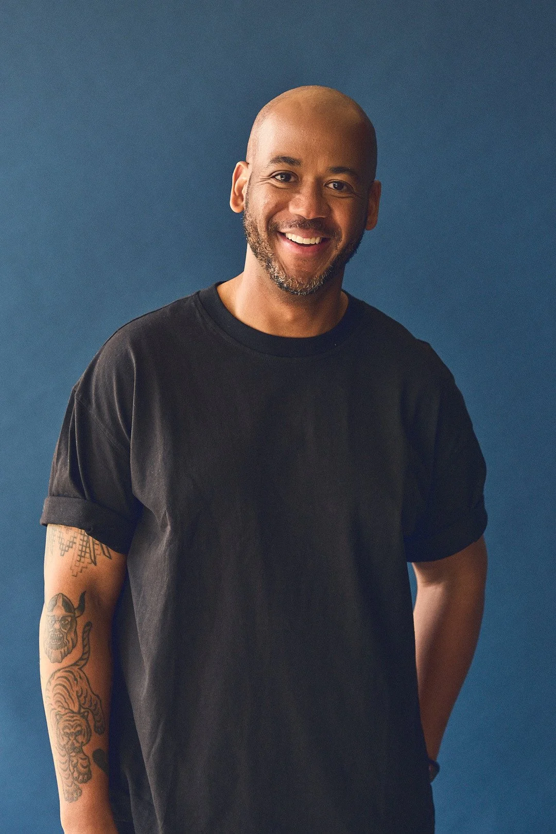 Black shirt:blue backgrounf .jpg