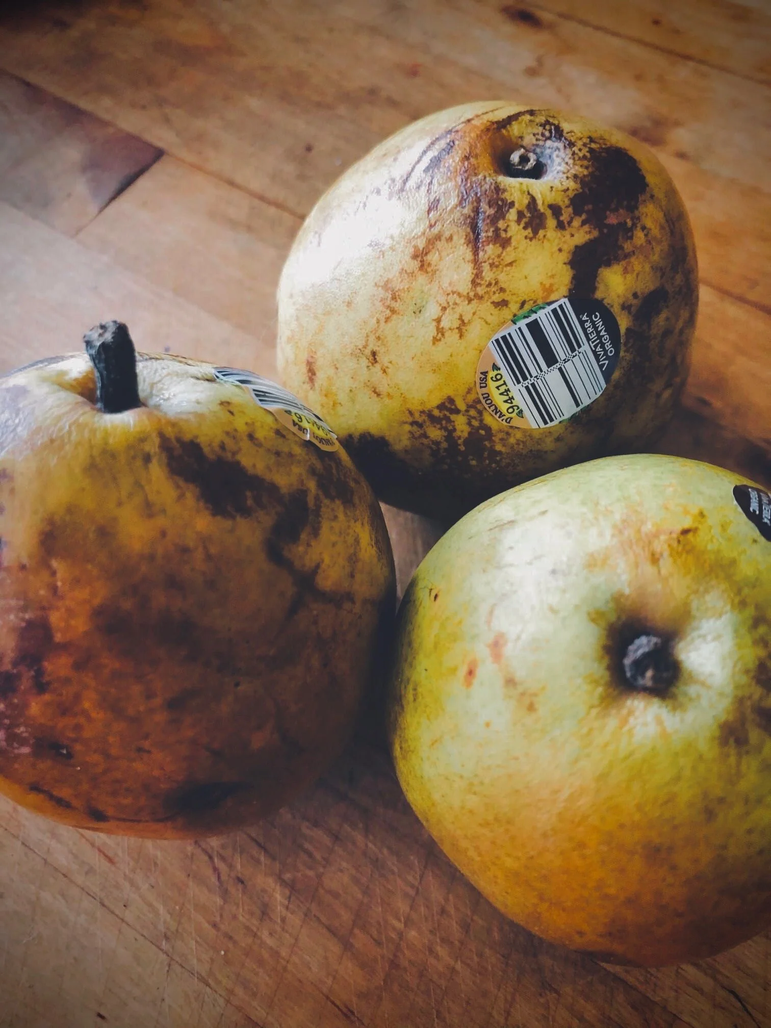 25 Minutes On: These Three Pears