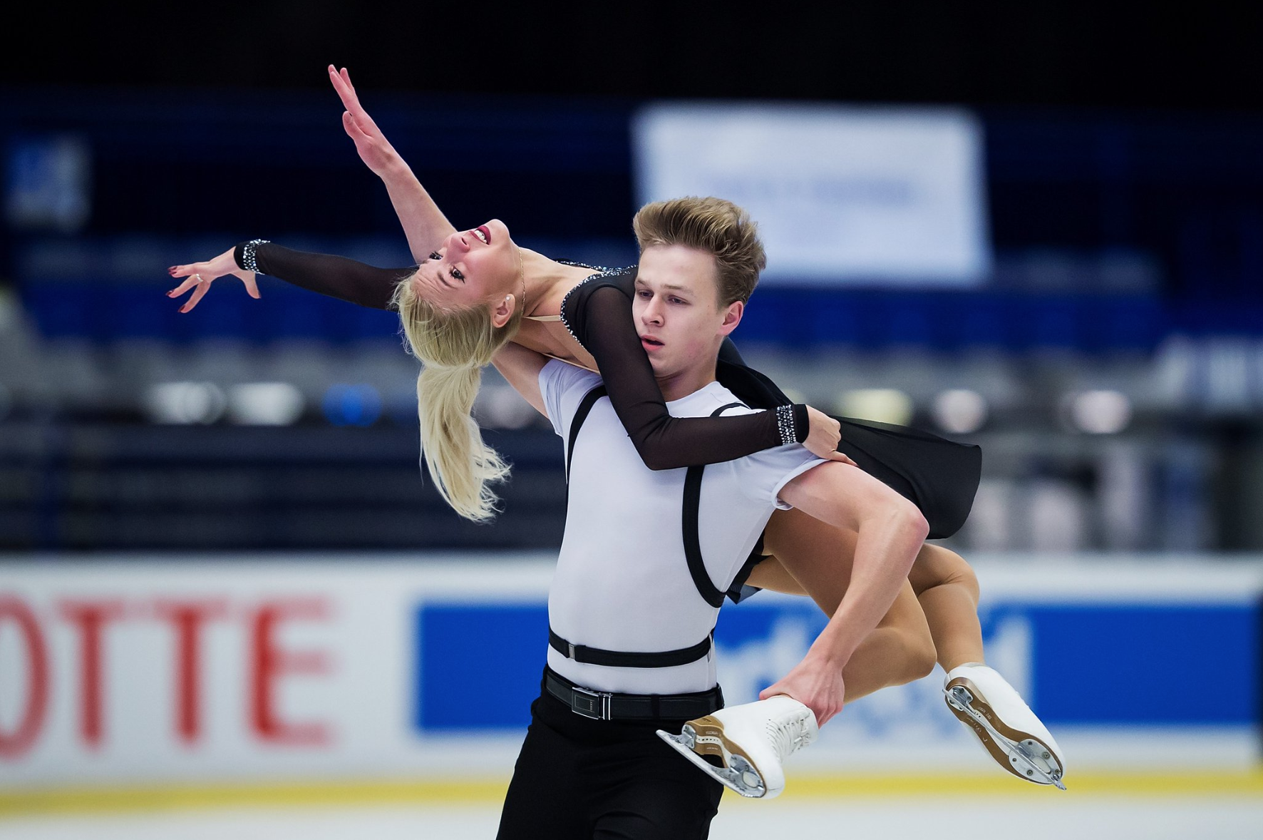 Diana Davis and Gleb Smolkin performing their Free Dance at JGP Czech Skate (Photo credit: ISU)