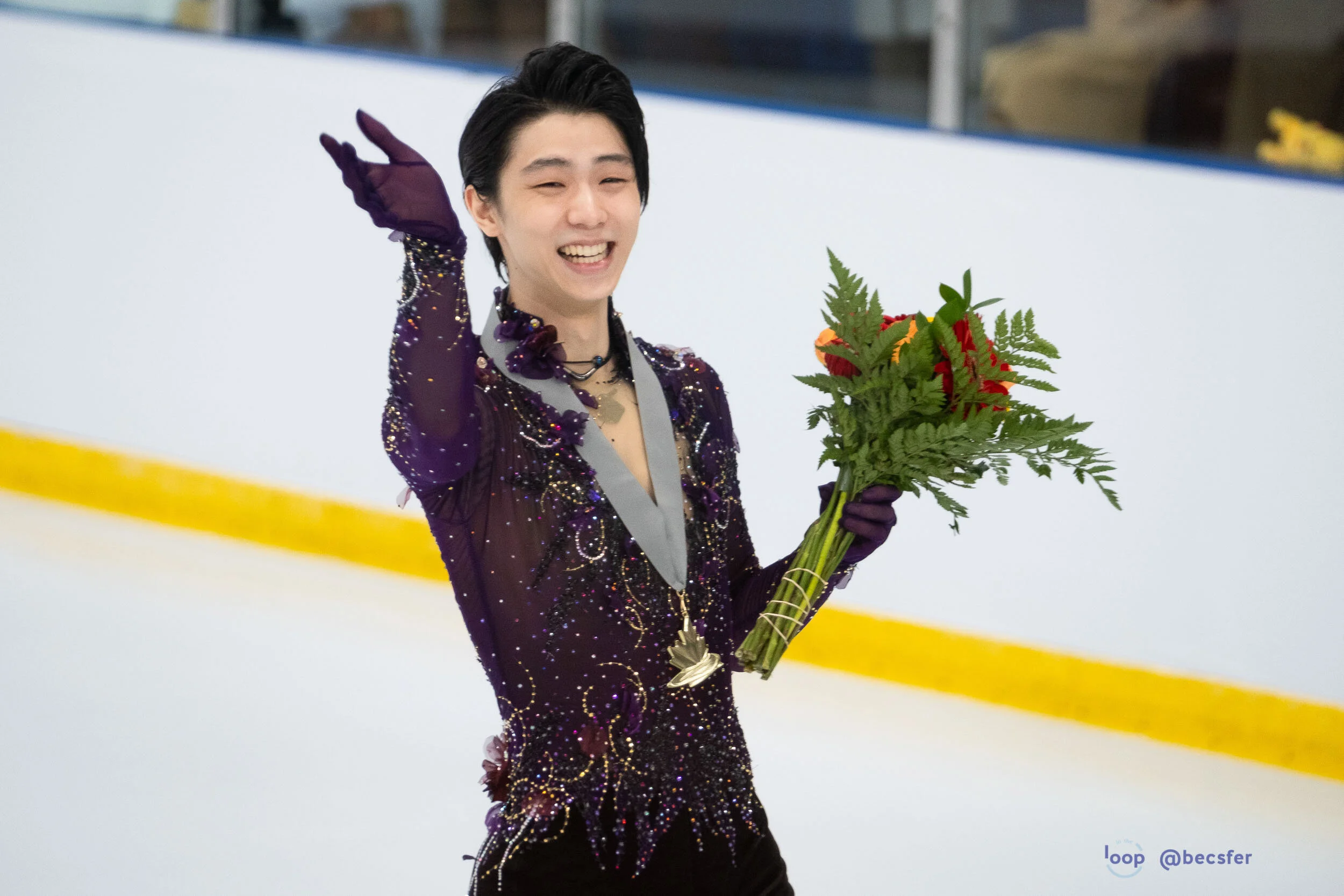 Yuzu cracking up at the Gabb, Lae’s, and my chaotic unsightly brainchild of a banner for him. Sometimes throwing taste and aesthetics out the window is worth it to make your favorites laugh.