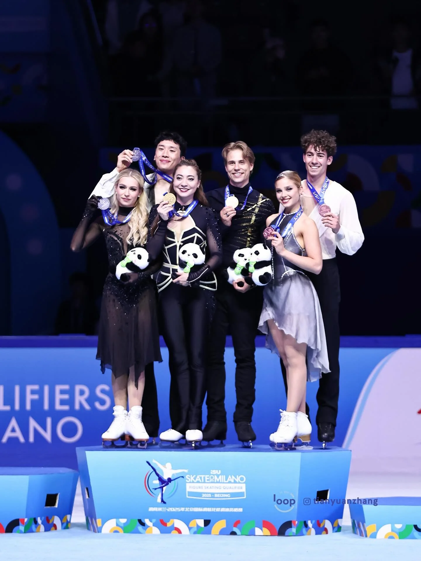 Our ice dance medalists at Skate To Milano

🥇#AllisonReed / #SauliusAmbrulevicius 🇱🇹 198.73
🥈 #HollyHarris / #JasonChan 🇦🇺 183.50
🥉 #SofiaVal / #AsafKazimov 🇪🇸 170.32

📸 @tianyuanzhang