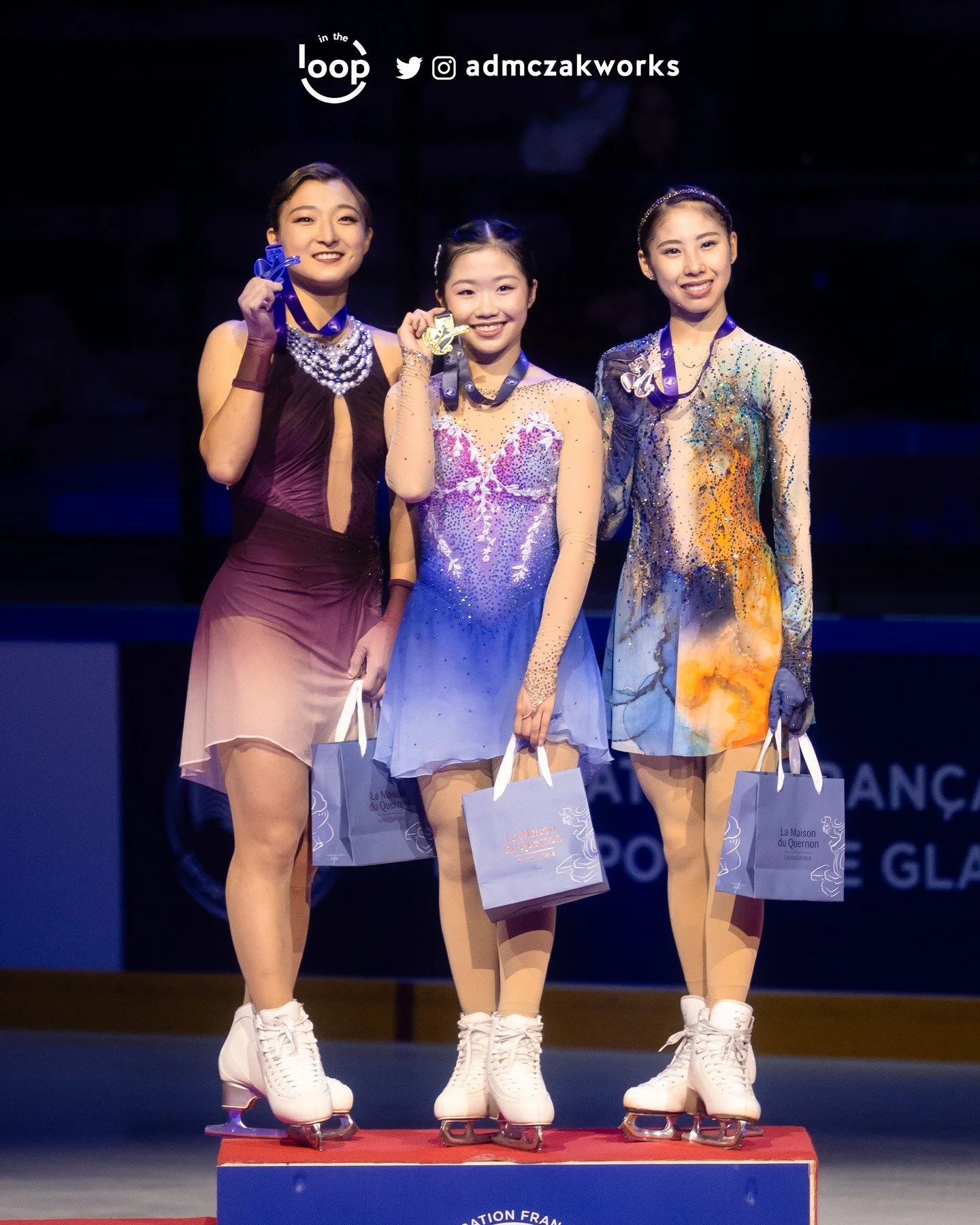 The women's podium at #GPFigure France 🇯🇵🇯🇵🇯🇵
🥇#AmiNakai 
🥈#KaoriSakamoto 
🥉#RionSumiyoshi
📸 @admczakworks