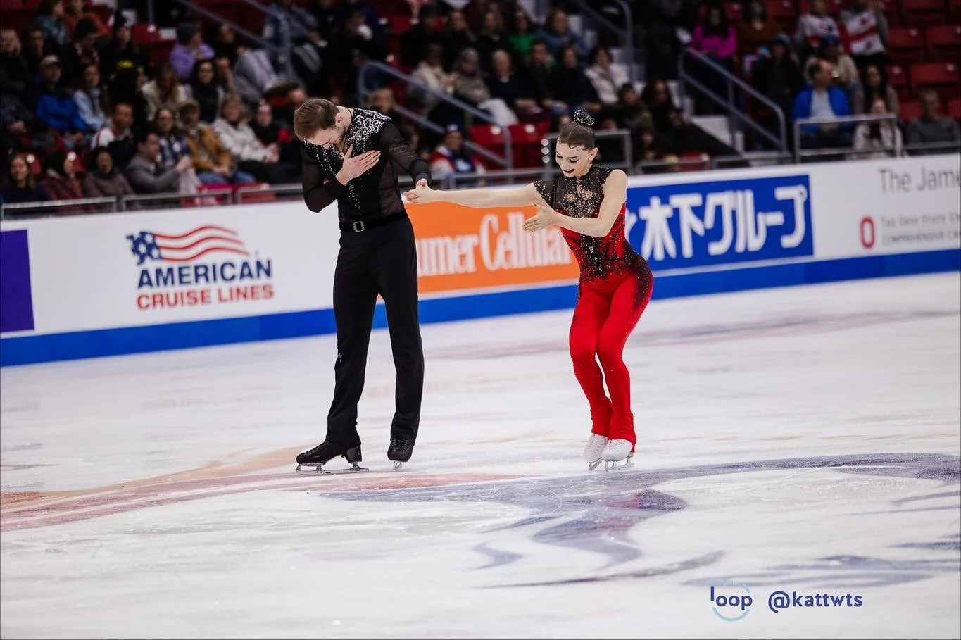 Top three during the Pairs Event at #GPFigure Skate America

1️⃣Anastasiia Metelkina / Luka Berulava 🇬🇪 
2️⃣Riku Miura / Ryuichi Kihara 🇯🇵 
3️⃣Annika Hocke / Robert Kunkel 🇩🇪
