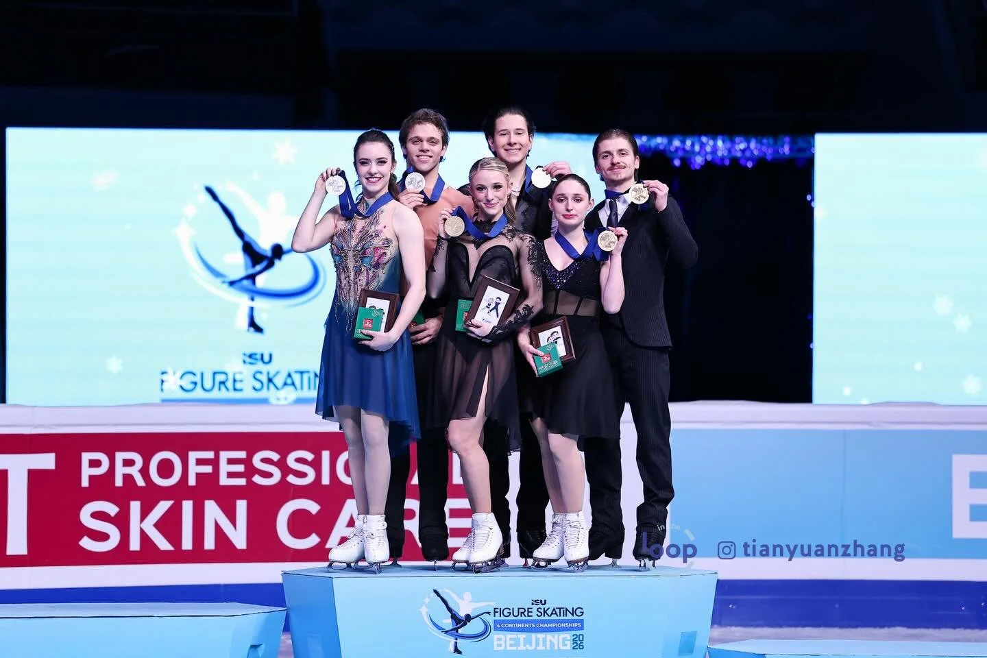 Final Results of the Ice Dance at #4ContsFigure 

🥇 Emilea Zingas / Vadym Kolesnik
🥈 Caroline Green / Michael Parsons
🥉 Oona Brown / Gage Brown

📸 @tianyuanzhang