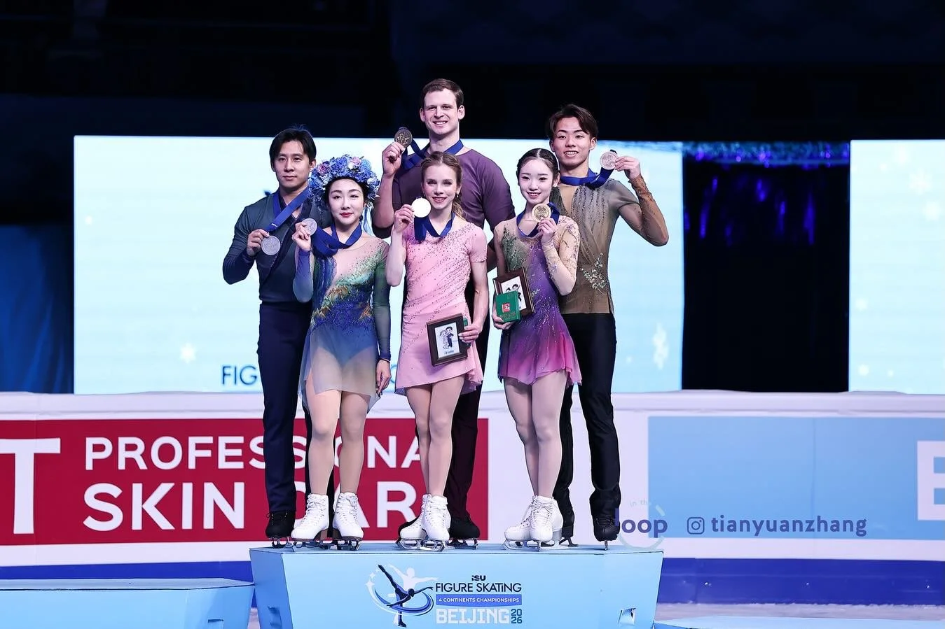 Final Results of the Pairs event at #4ContsFigure

🥇 #AlisaEfimova/#MishaMitrofanov - 205.34
🥈#WenjingSui/#HanCong - 200.99
🥉YunaNagaoka/SumitadaMoriguchi - 197.46

📸 @tianyuanzhang