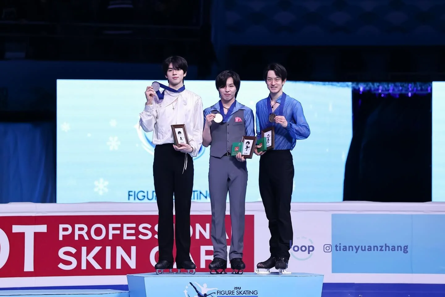 Congratulations to our #4ContsFigure men&rsquo;s medalists!

🥇 Kao Miura
🥈 Junhwan Cha
🥉 Sota Yamamoto

📸 @tianyuanzhang