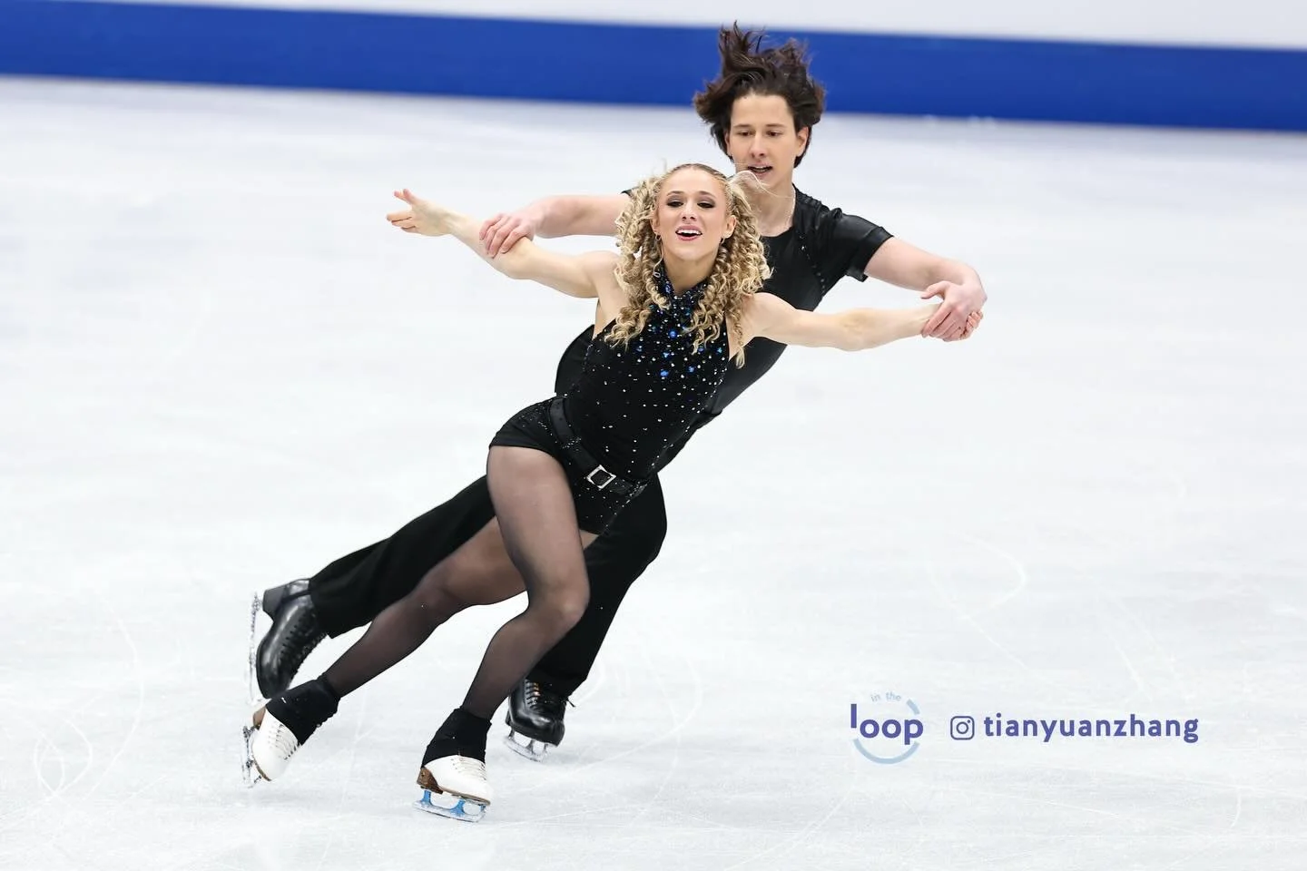 Results of the Rhythm Dance at #4ContsFigure! Team USA sweep 🇺🇸 

1. Emilea Zingas / Vadym Kolesnik
2. Caroline Green / Michael Parsons
3. Oona Brown / Gage Brown

📸 @tianyuanzhang