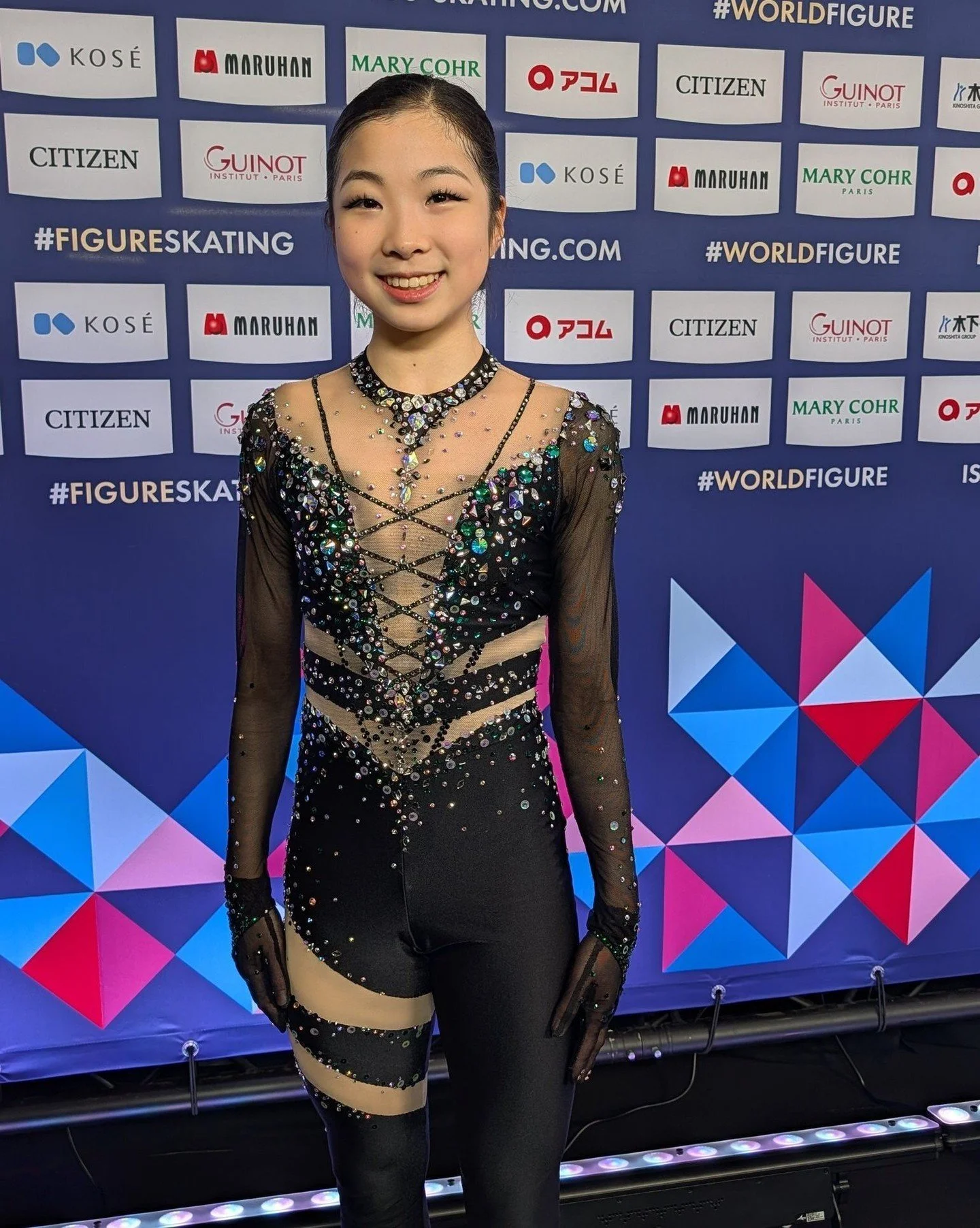 It is Ruiyang Zhang's 🇨🇳 first time at senior worlds and she has qualified for the FS with a score of 58.96! Between olympics and worlds she worked really hard and made tweaks to the choreography, and prepared thoroughly when it came to program det