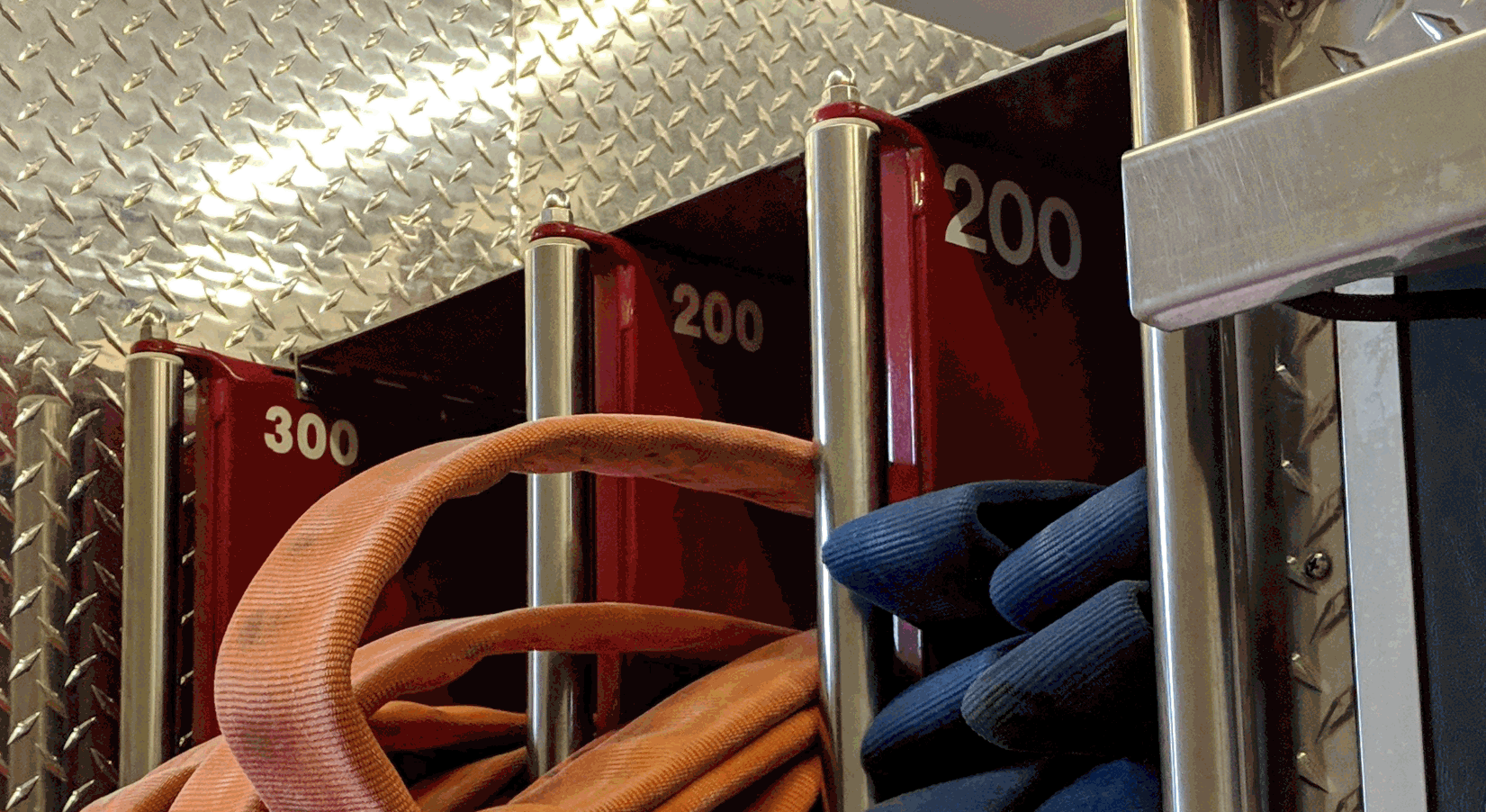 Each crosslay hose length is clearly labeled.