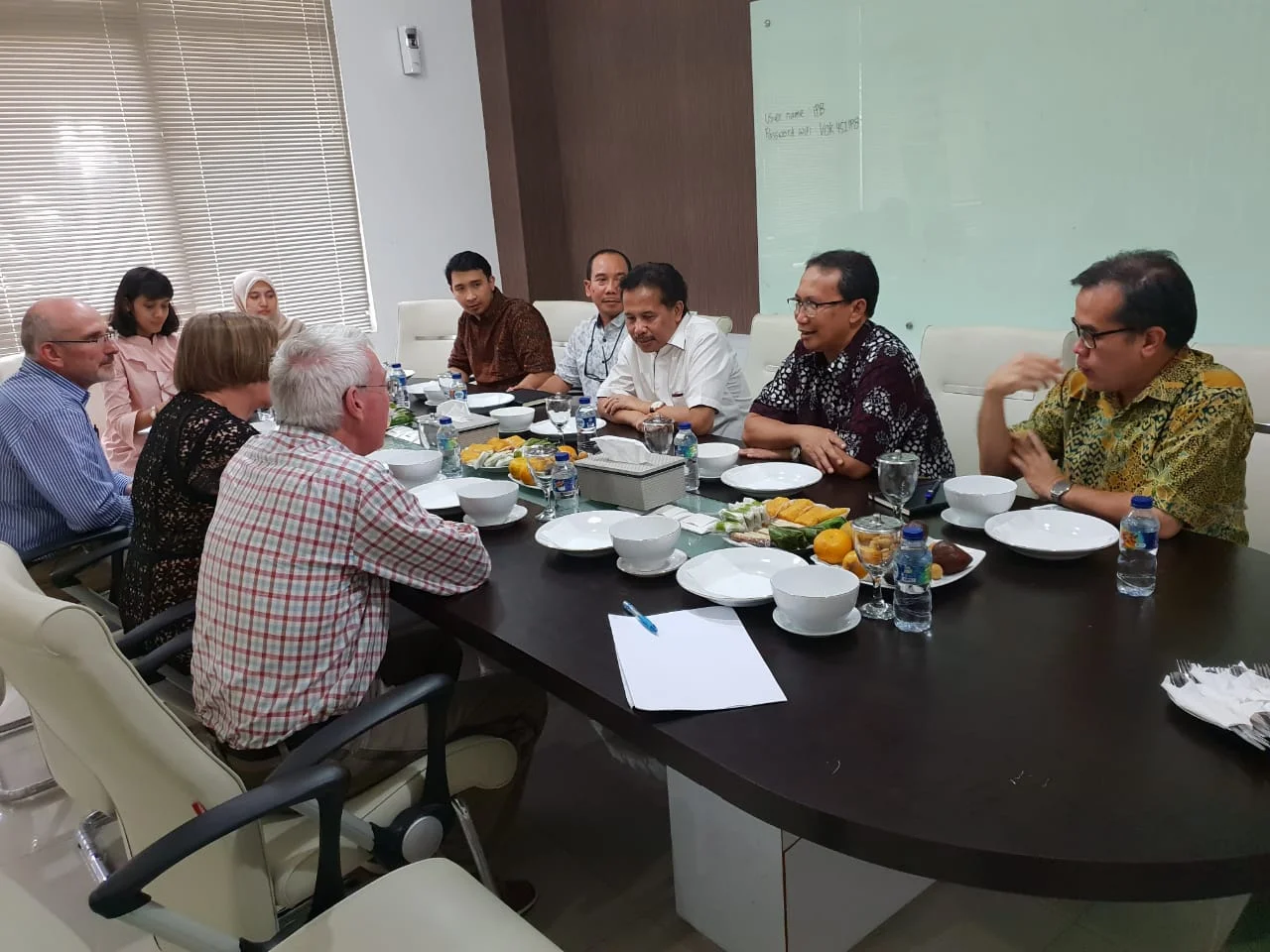 University of New England delegation VC Professor Annabelle Duncan and PhD.I program coordinator Dr Philip Thomas discussing current and future collaborations with Bogor Agricultural University representatives Professor Iskandar Z. Siregar (Director for International Program), Professor Agus Purwito (Vice Rector for Resources, Planning & Finance), Dr Arief Daryanto (Dean - School of Vocational Sciences), Dr Wawan Oktariza (Vice Dean), and Mr. Adhitya Rahmana.