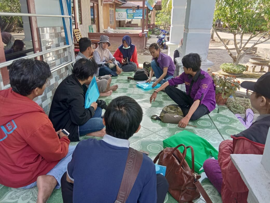 Enumerators and householders during data collection in Riau, September 2019.