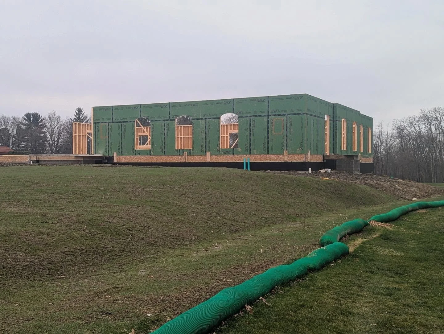 Big progress on this ground-up dental build as framing continues and the structure really starts to take shape.

#bcidentalconstruction #drboyko #groundupbuild #constructionprogress #dentalofficebuild