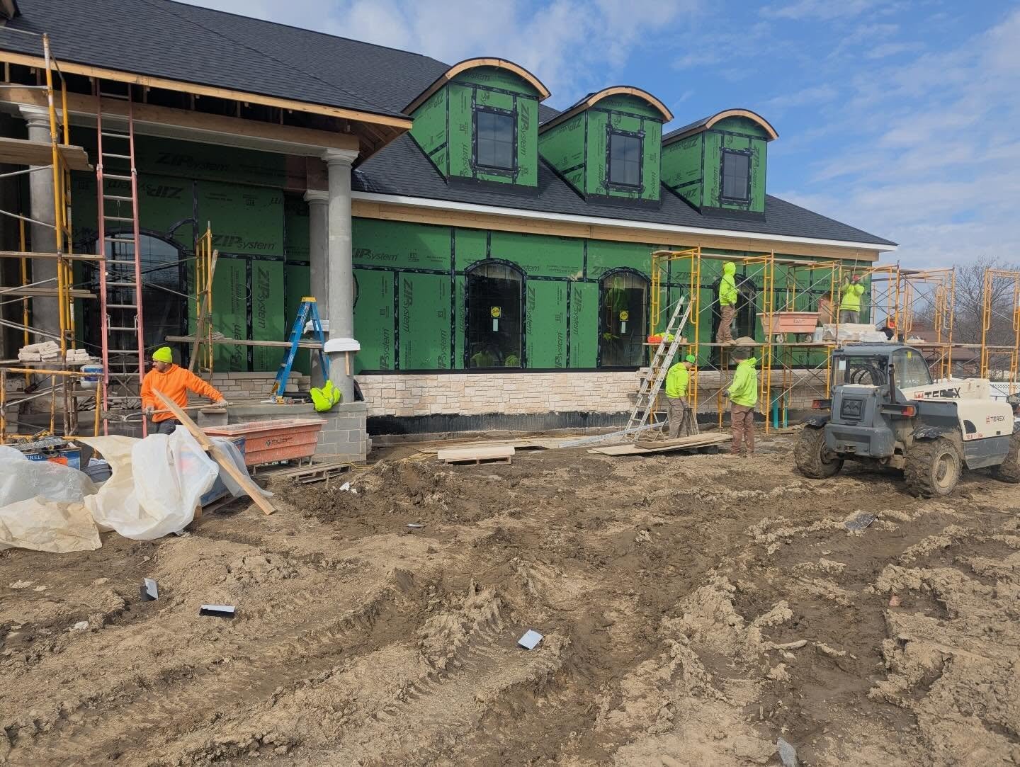 This one is going to be a SHOWSTOPPER when it&rsquo;s done. 

Dr. Boyko&rsquo;s office is starting to take shape &mdash; and those arched windows + stonework are already stealing the show.

There&rsquo;s nothing better than seeing a project go from d