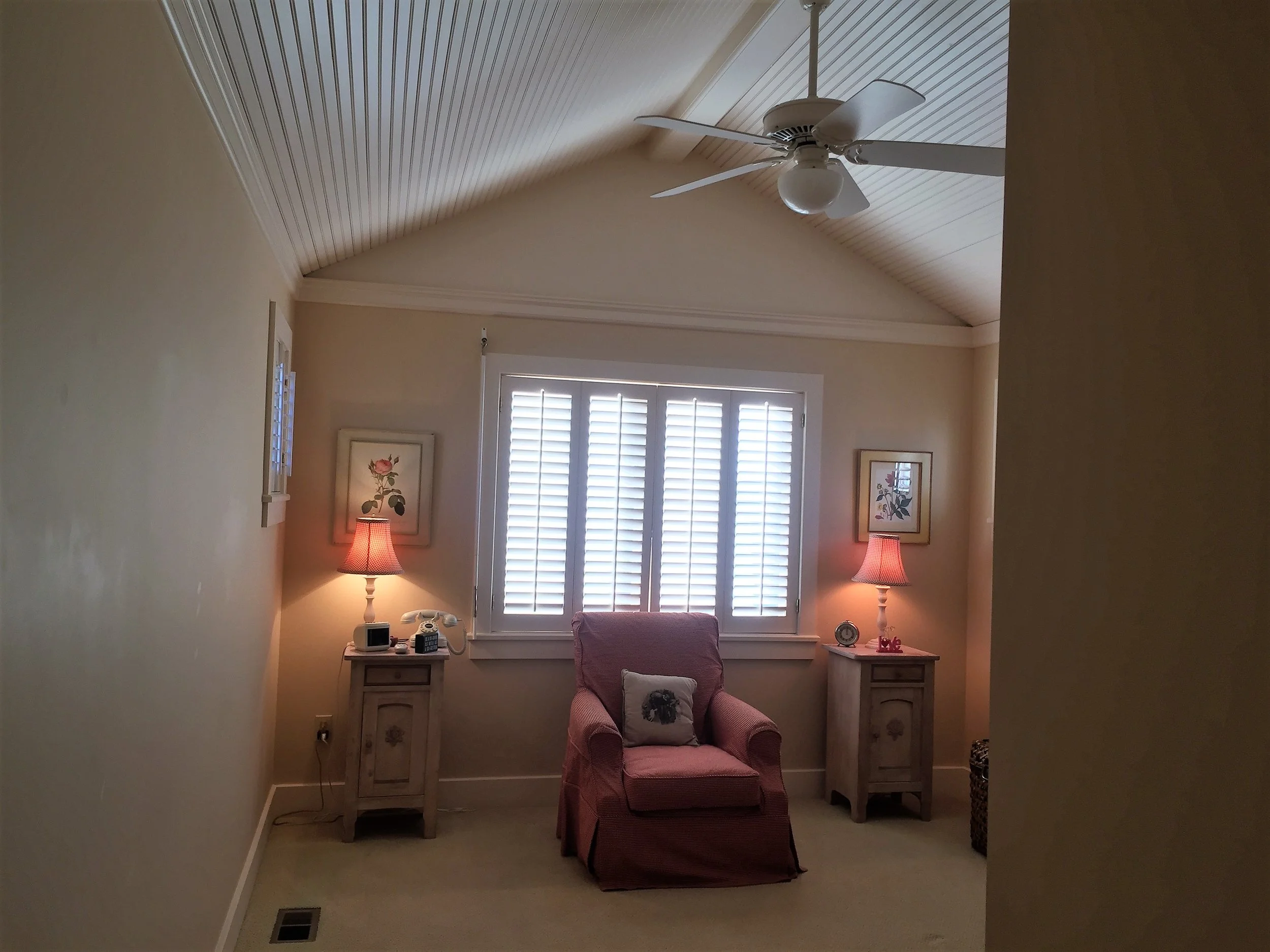 115-upstairsbed.jpg