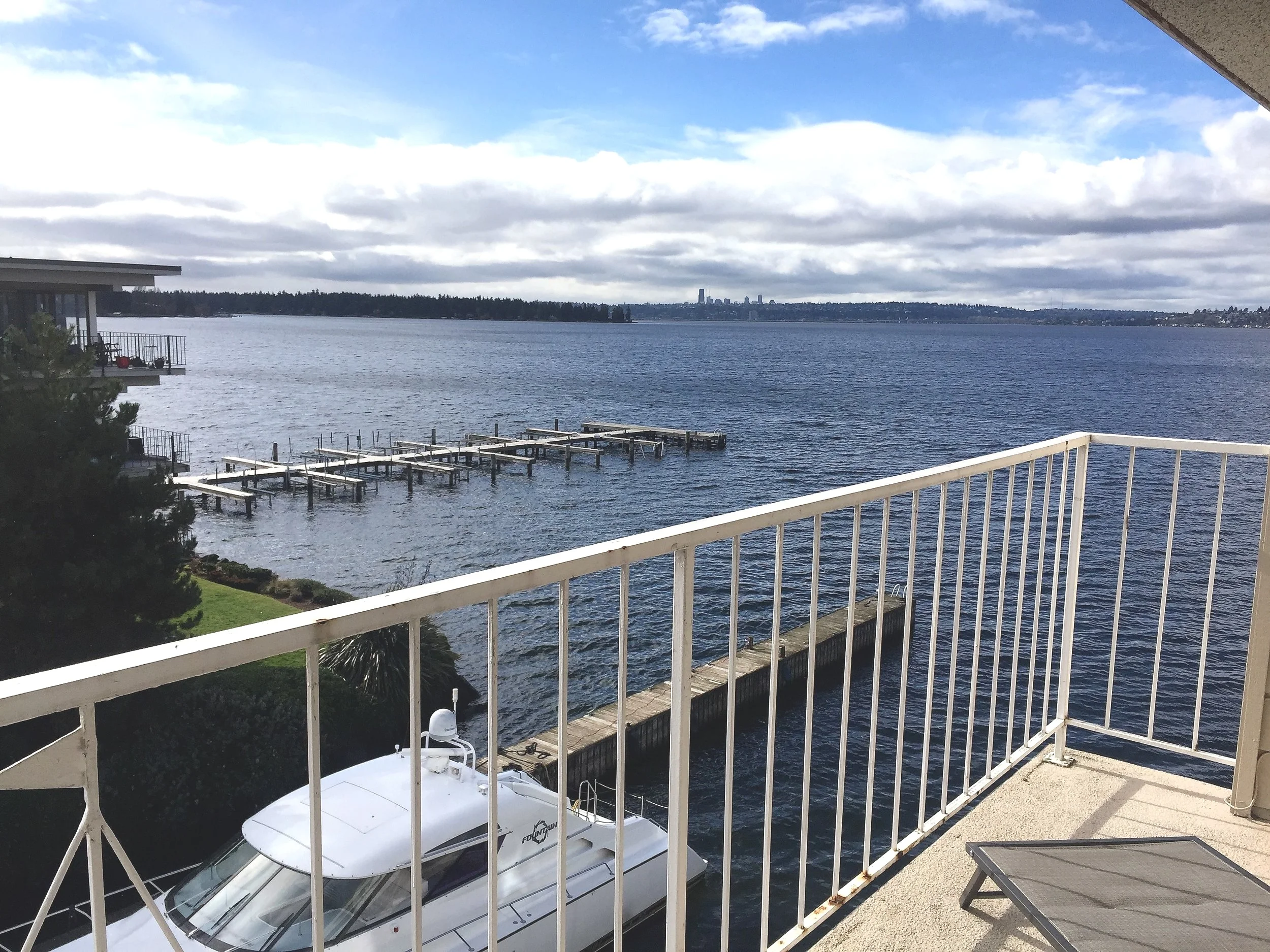 1 BEDROOM 1 BATH - APPROX 700 SQ FT - TOP FLOOR SUNNY SOUTH SIDE WITH SPECTACULAR VIEW OF THE LAKE ~COMPLETELY UPDATED AND REMODELED !~COVERED PARKING WITH ELEVATOR IN THE BUILDING ~ SORRY NO PETS ~ AVAILABLE 3/1/2019 Call Laura at Laura Westlund Realty Inc 425-827-6676
