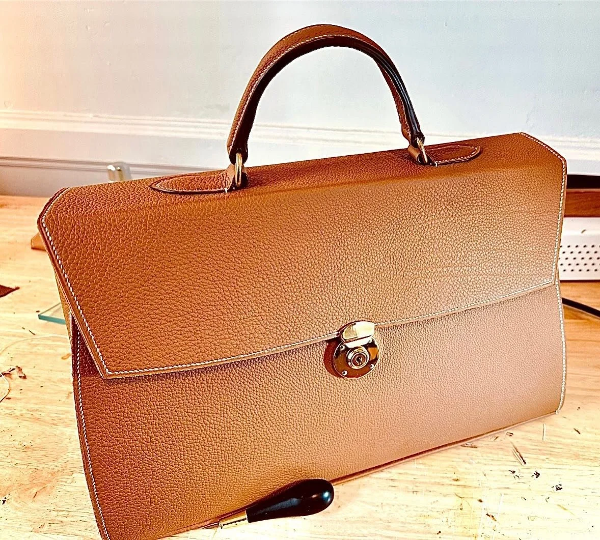 series 13 - briefcase holdall
#handstitched #leather #saddlestitch #leathercraft #leatherartisan #leathergoods #handsewn #leatherbag
