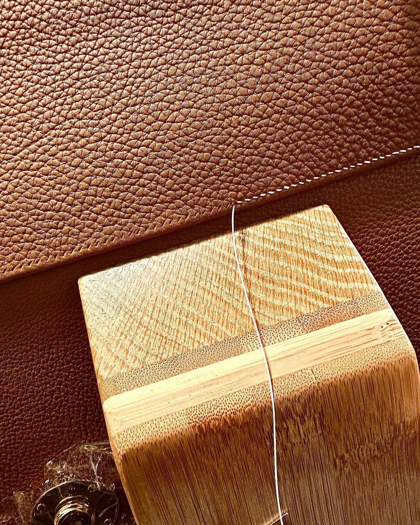 #saddlestitch #handstitched #leathergoods #saddlestitched #leathercraft #leatherartisans #handmade #madeincalifornia #leather #hanstitching