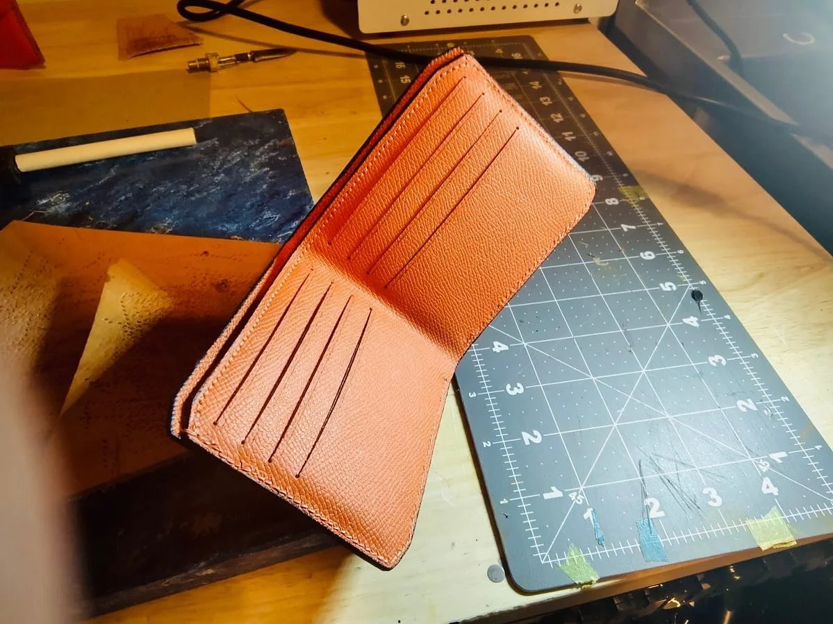 Series 19 - bifold 
8 slots &amp; bank notes holder 
#leatherartisan #leatherartist #leathercraft #leatherbifold #handstitched #handstitchedleather #handstitching #saddlestitched #saddlestitching #california #leatherwallet