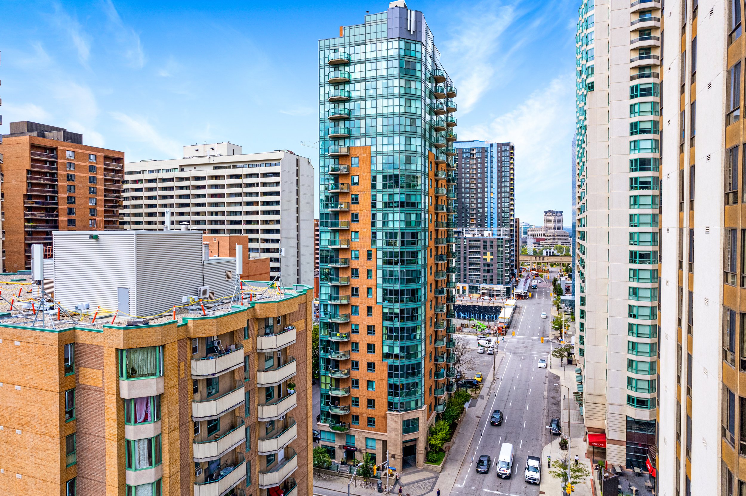 SOLD | 802-445 LAURIER AVE W