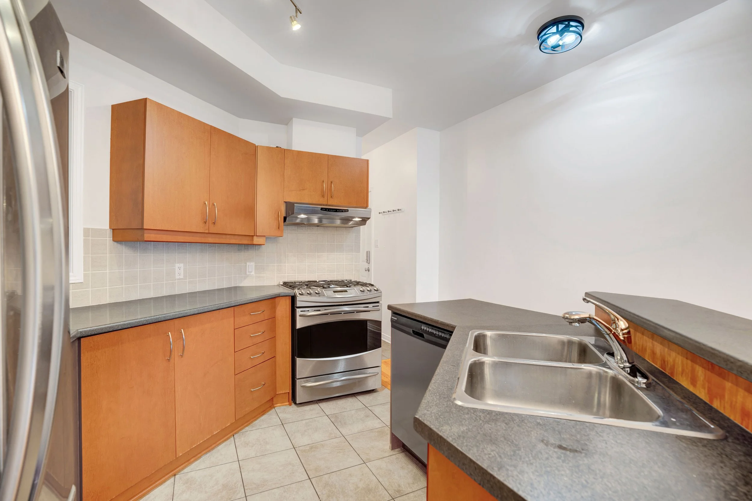 292 London Terrace-22.jpg