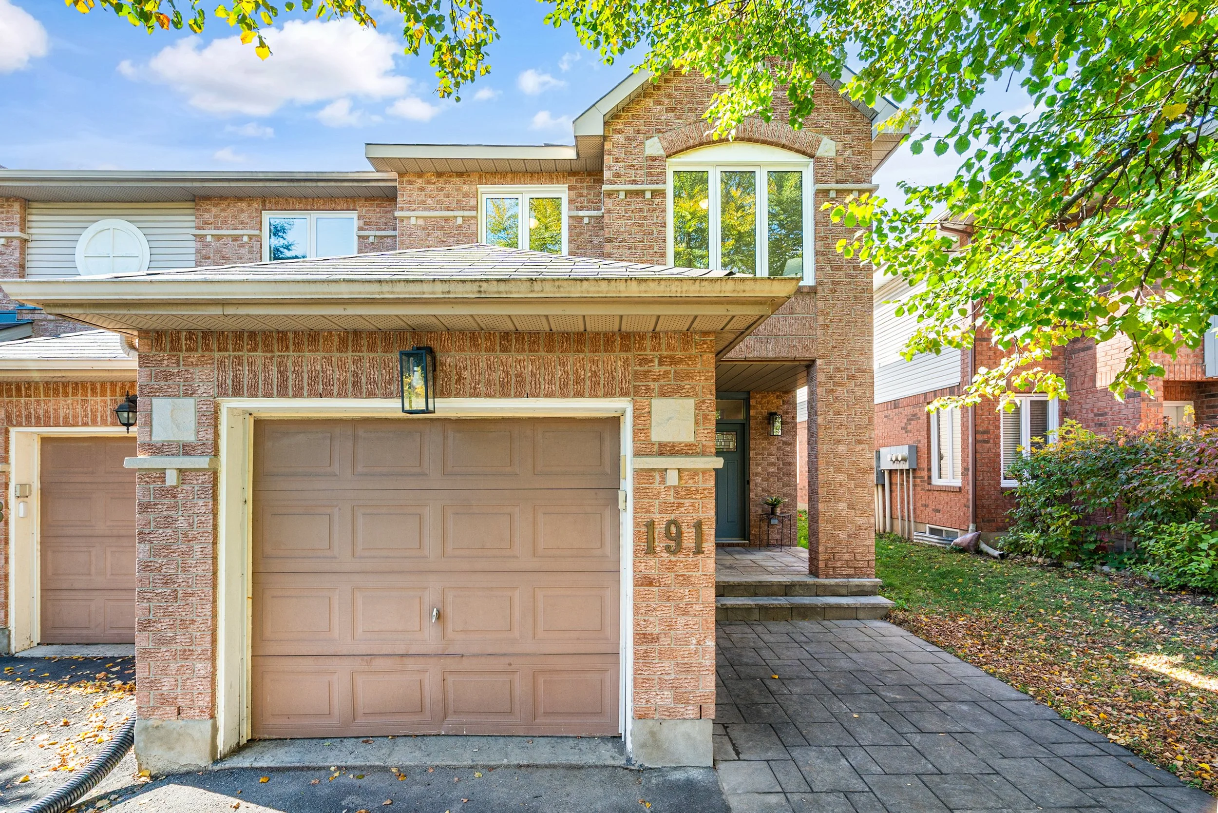 191ThornburryCres_004.jpg