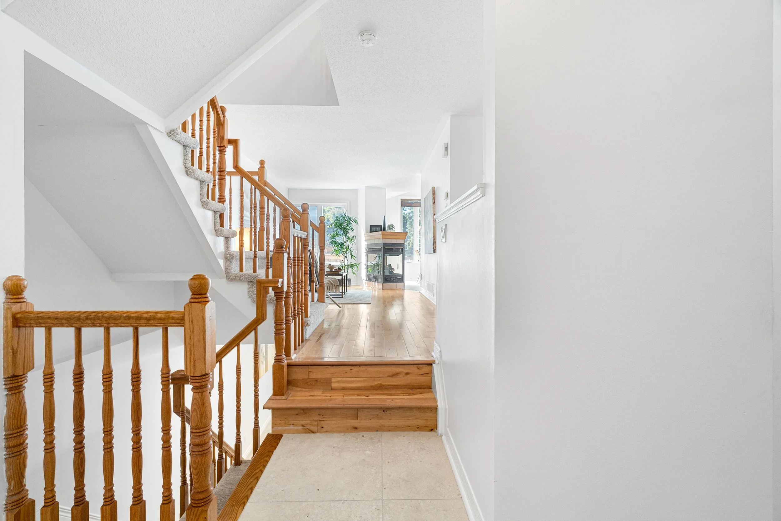 191ThornburryCres_025.jpg