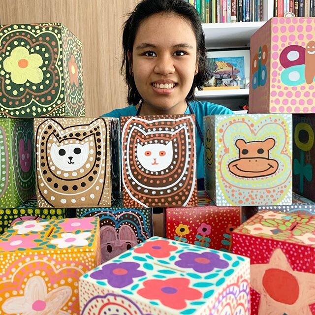 Yay! Finally finished all the coin boxes - all 16 of them. 16 sessions of colouring cats, rabbits, flowers and hearts. And dots. Lots of them. These will be on sale soon hopefully after the lockdown. Hope you like it. ❤️❤️❤️❤️ Can you suggest what pr
