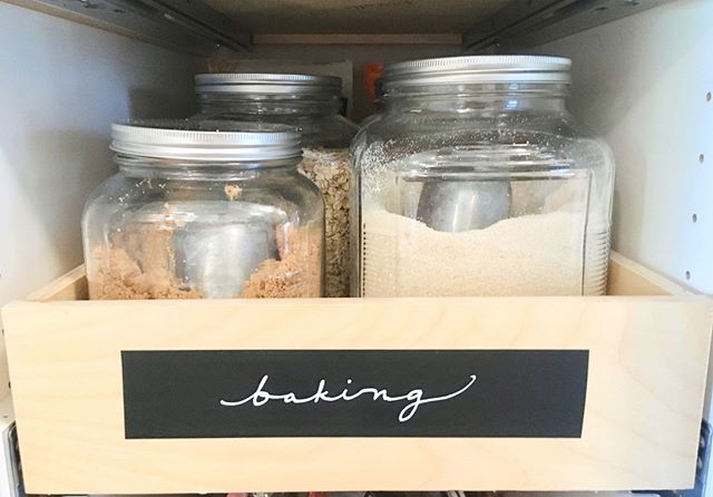 Who else is doing Thanksgiving pie prep? 🙋&zwj;♀️ Keep the baking essentials together in the pantry to make whipping up dessert a cinch! 🥧