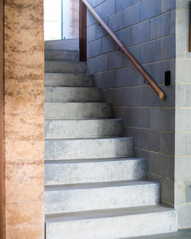 [ 6010 ] This Swanbourne home showcasing their custom concrete flooring, creating a raw finish to fit within the organic feel of the home. #apcgpolishedconcrete